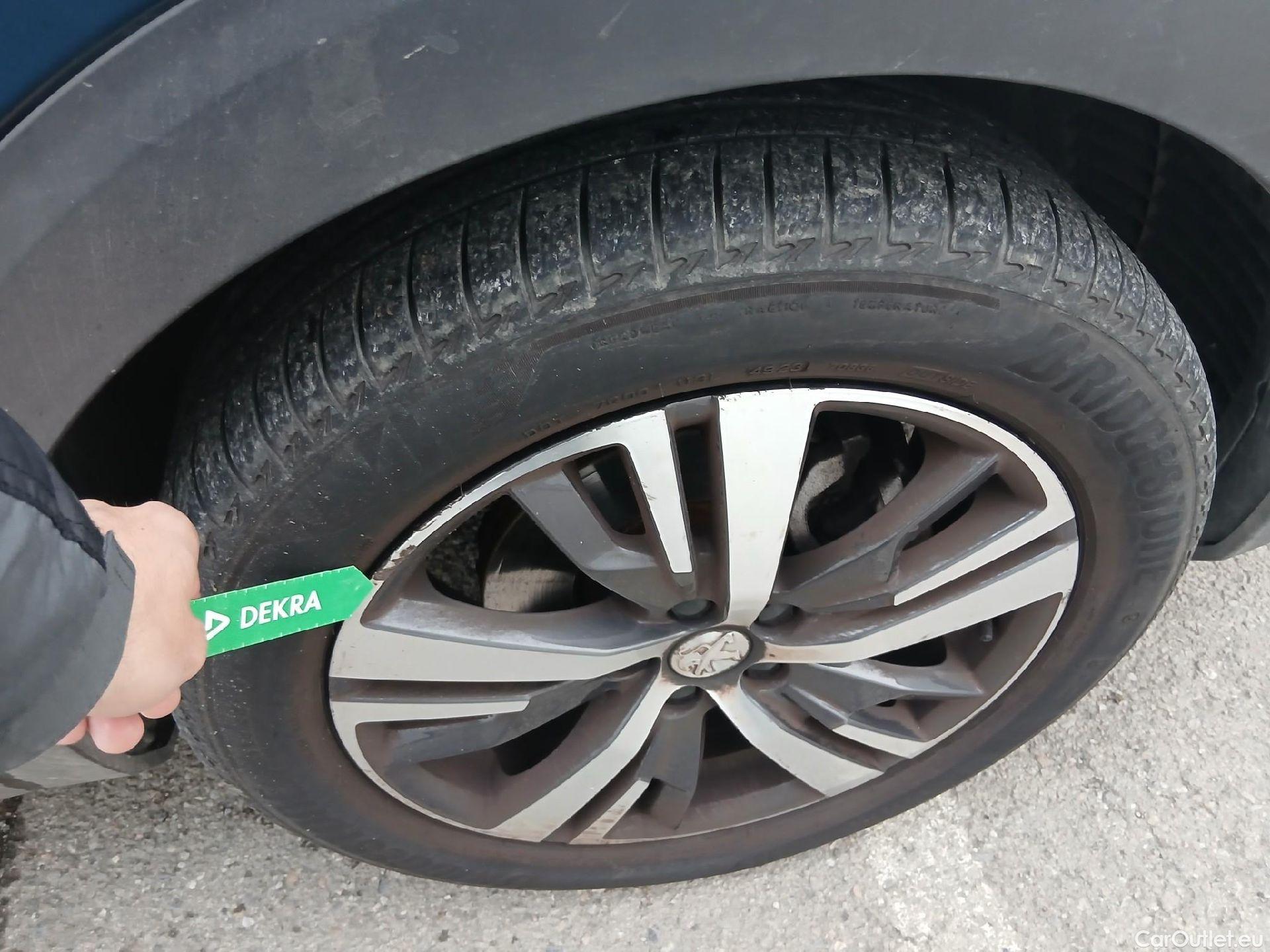  Peugeot  3008 PEUGEOT  / 2020 / 5P / todoterreno 1.5 BlueHDi 96kW (130CV) S&S Allure #23