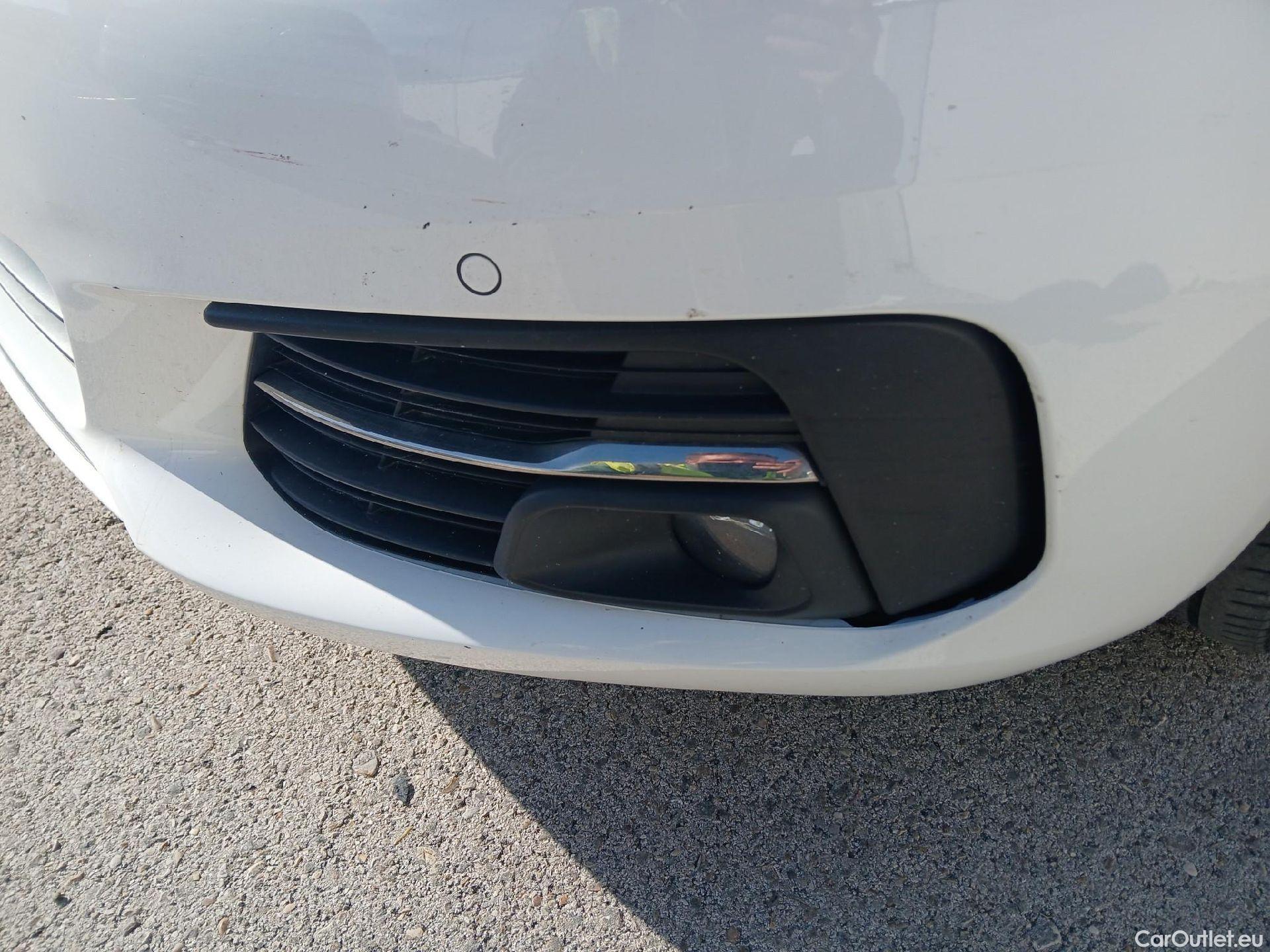  Peugeot  308 PEUGEOT  / 2017 / 5P / berlina con portón 5p Allure PureTech 130 S&S (CX) #12