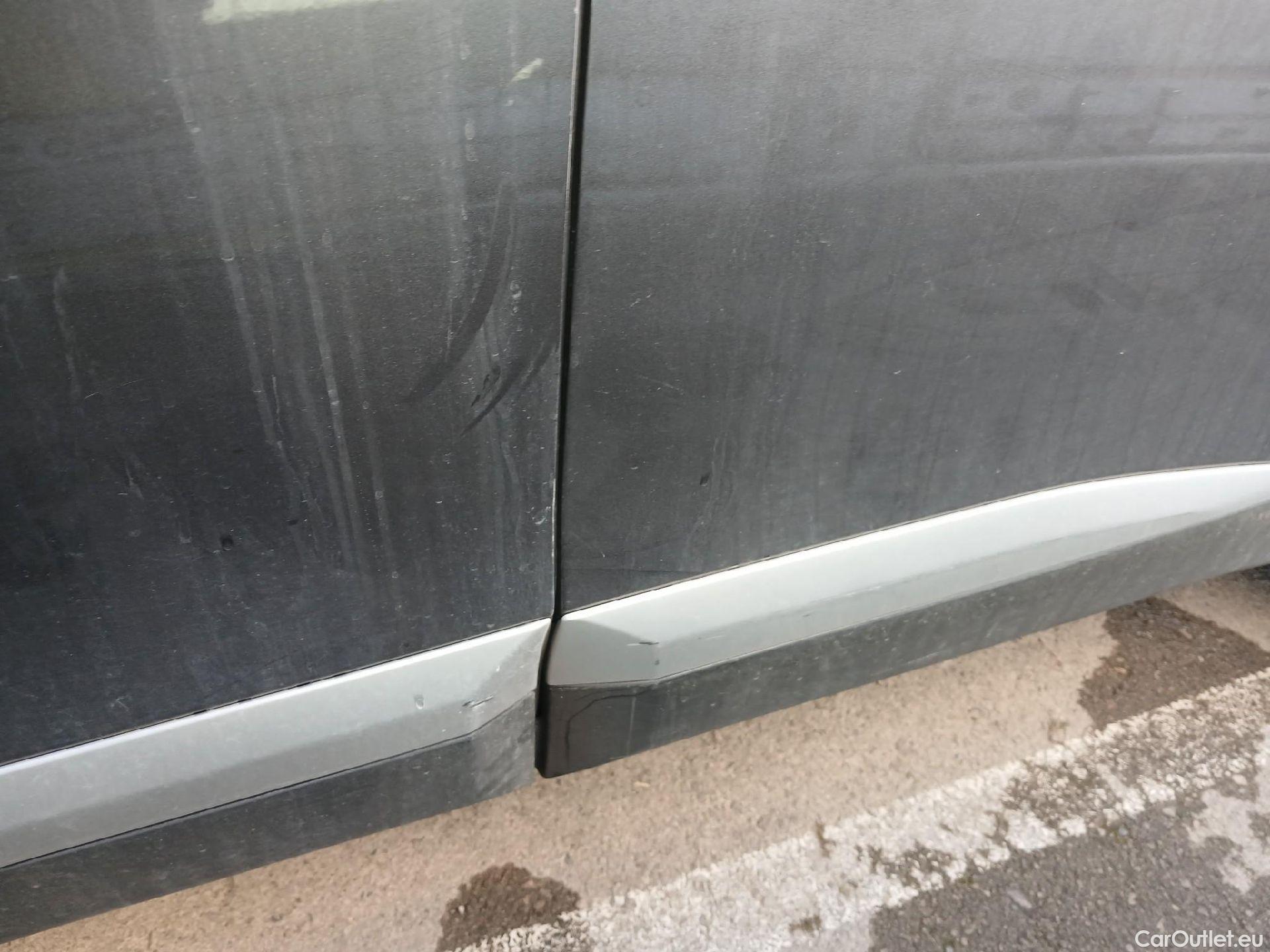  Peugeot  2008 PEUGEOT  / 2019 / 5P / todoterreno Allure Pack Puretech 130 S&S EAT8 (AC2) #18