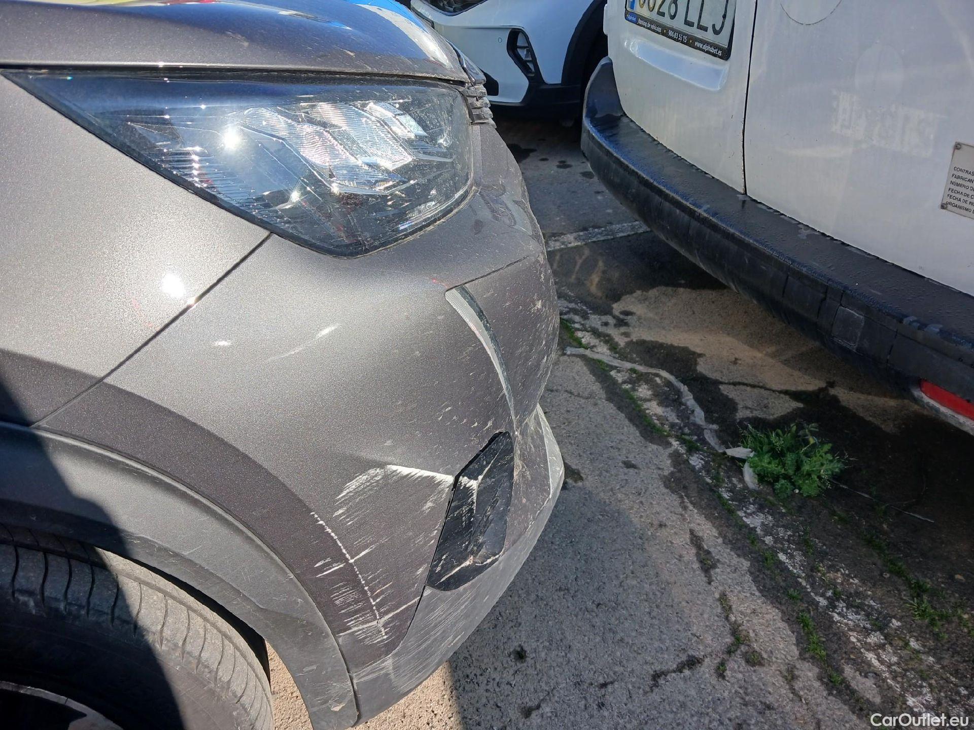  Peugeot  2008 PEUGEOT  / 2019 / 5P / todoterreno Allure Pack Puretech 130 S&S EAT8 (AC2) #2