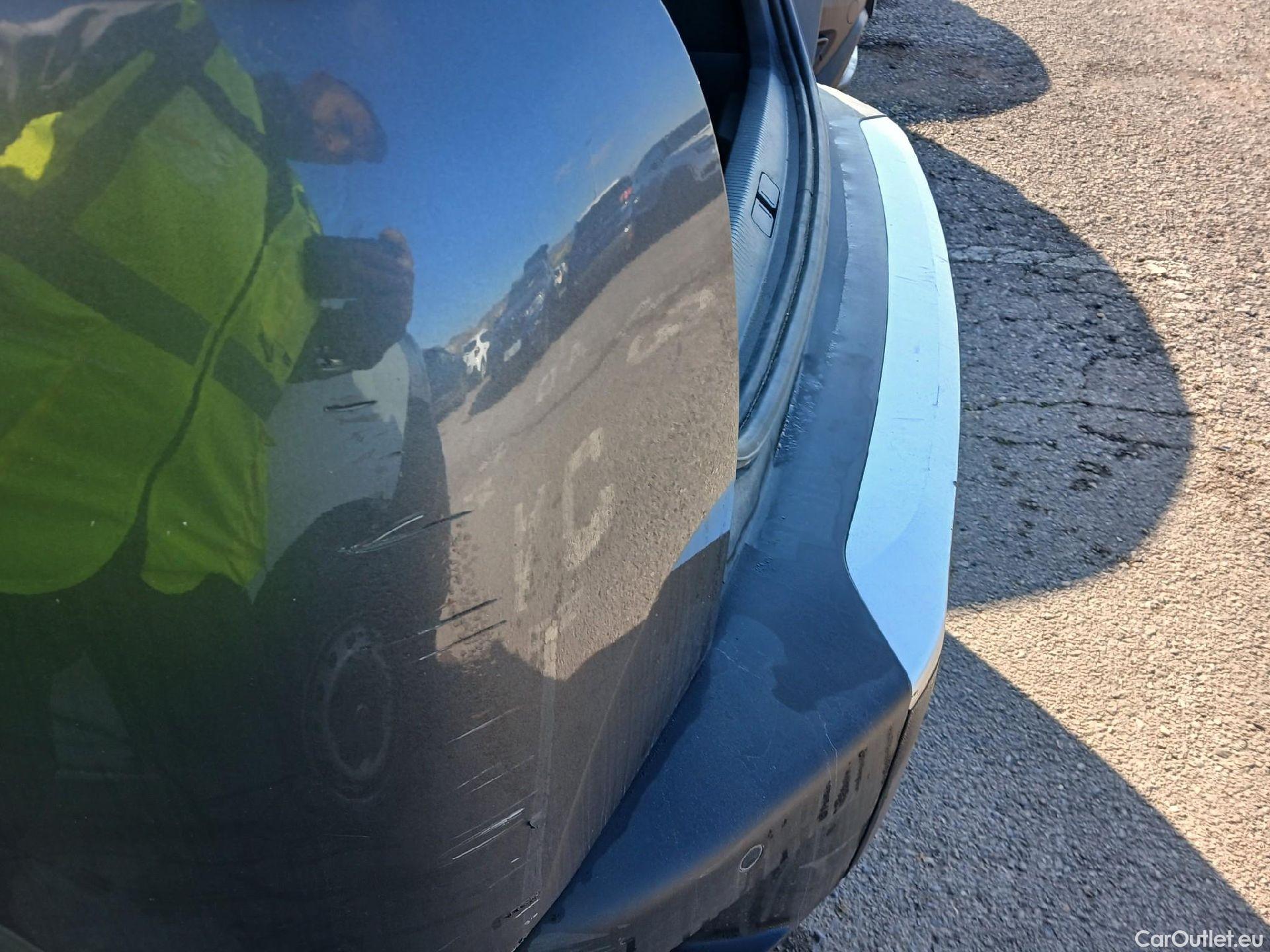  Peugeot  2008 PEUGEOT  / 2019 / 5P / todoterreno Allure Pack Puretech 130 S&S EAT8 (AC2) #24