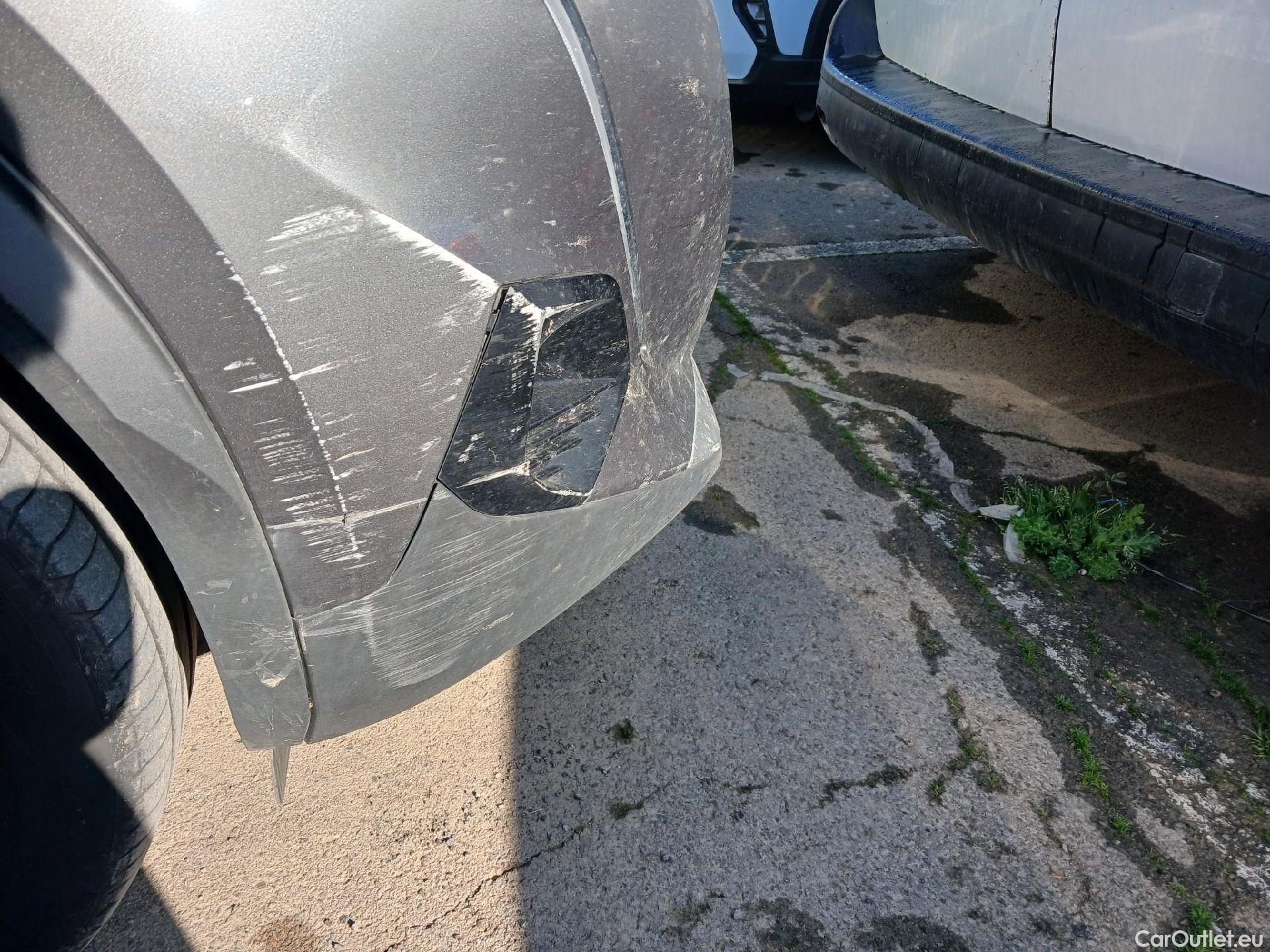  Peugeot  2008 PEUGEOT  / 2019 / 5P / todoterreno Allure Pack Puretech 130 S&S EAT8 (AC2) #4