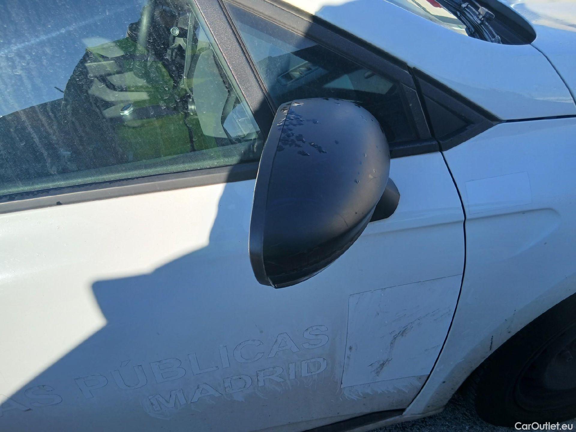  Renault  Clio RENAULT  / 2019 / 5P / berlina con portón Business TCe 74 kW (100CV) GLP #30