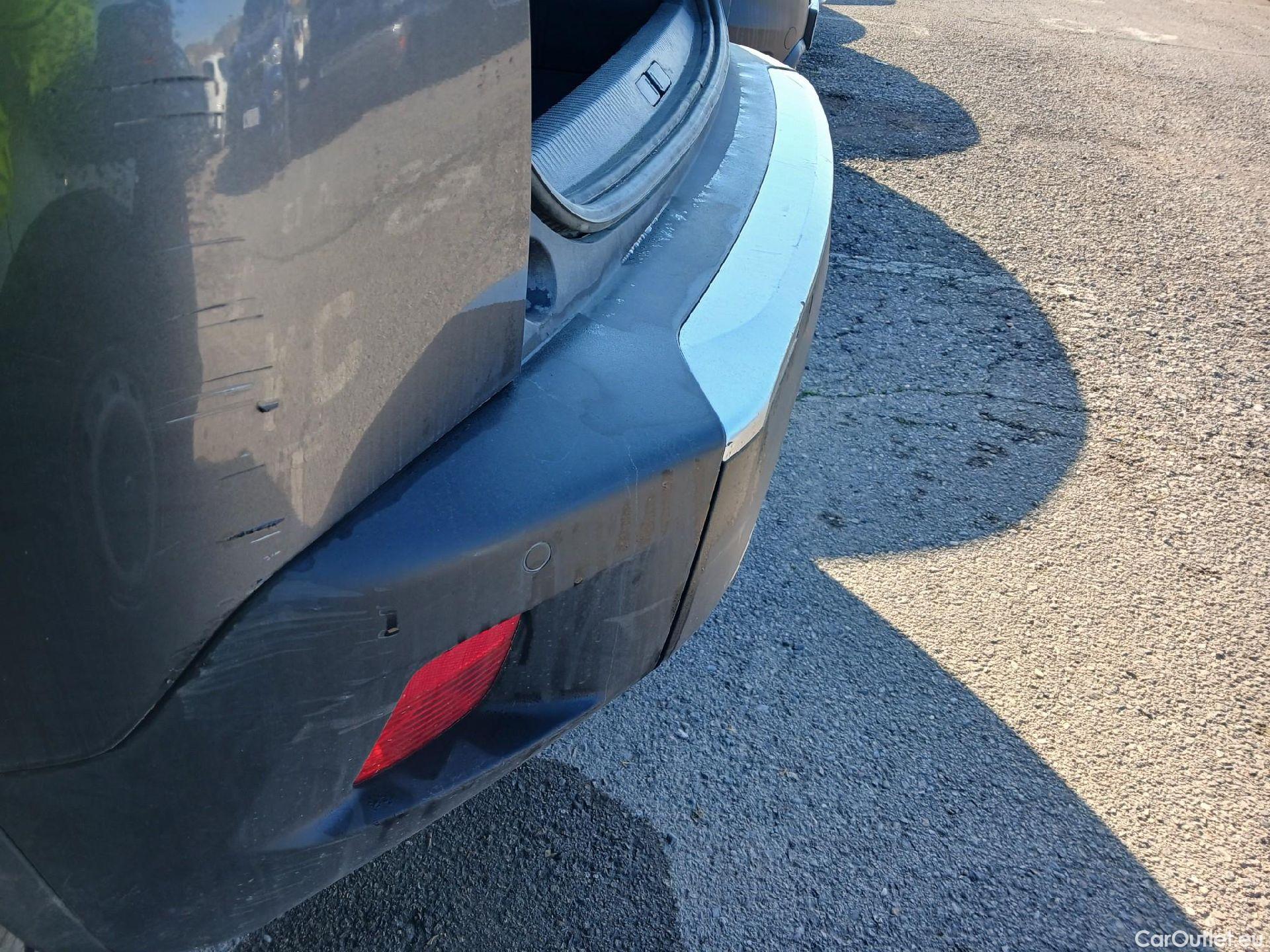  Peugeot  2008 PEUGEOT  / 2019 / 5P / todoterreno Allure Pack Puretech 130 S&S EAT8 (AC2) #27