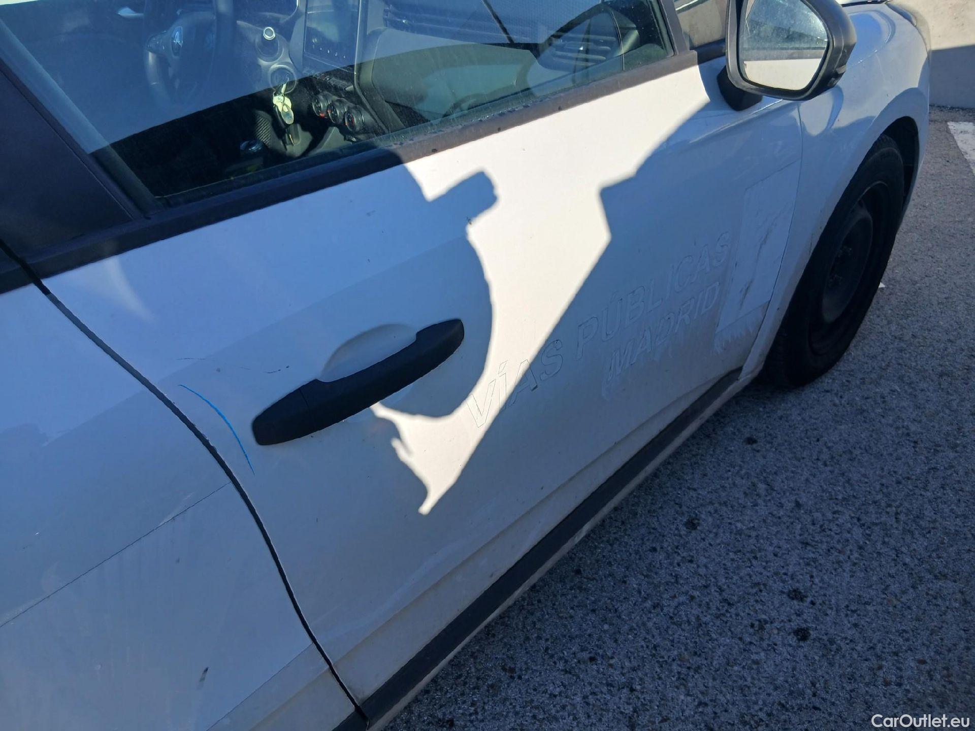  Renault  Clio RENAULT  / 2019 / 5P / berlina con portón Business TCe 74 kW (100CV) GLP #27