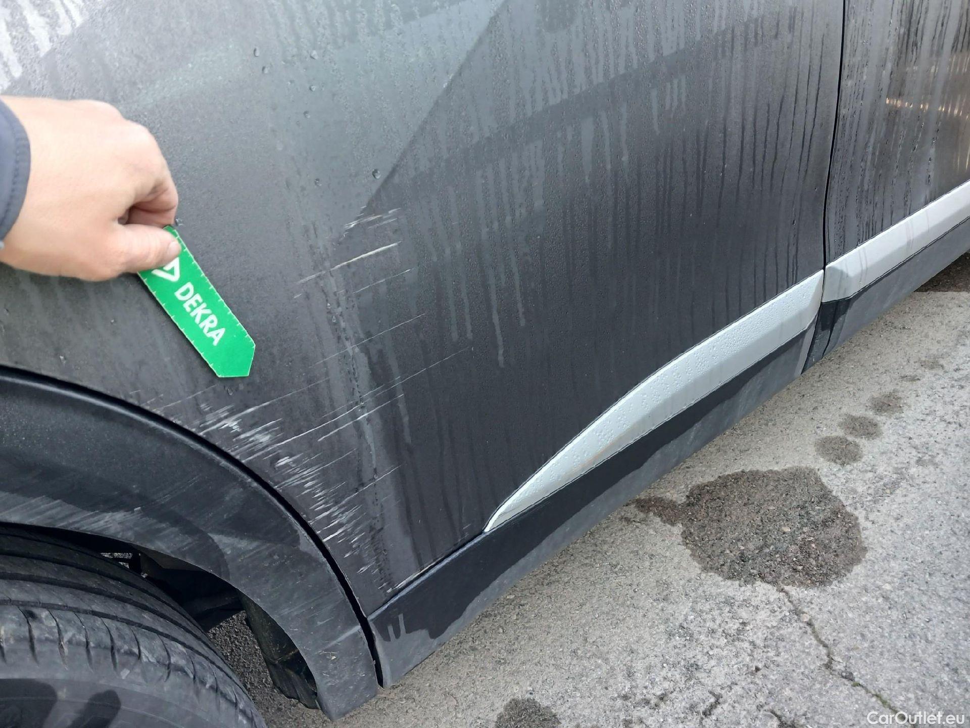  Peugeot  2008 PEUGEOT  / 2019 / 5P / todoterreno Allure Pack Puretech 130 S&S EAT8 (AC2) #32