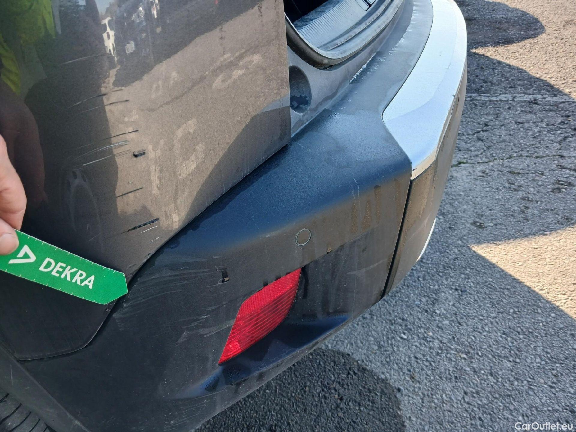  Peugeot  2008 PEUGEOT  / 2019 / 5P / todoterreno Allure Pack Puretech 130 S&S EAT8 (AC2) #26