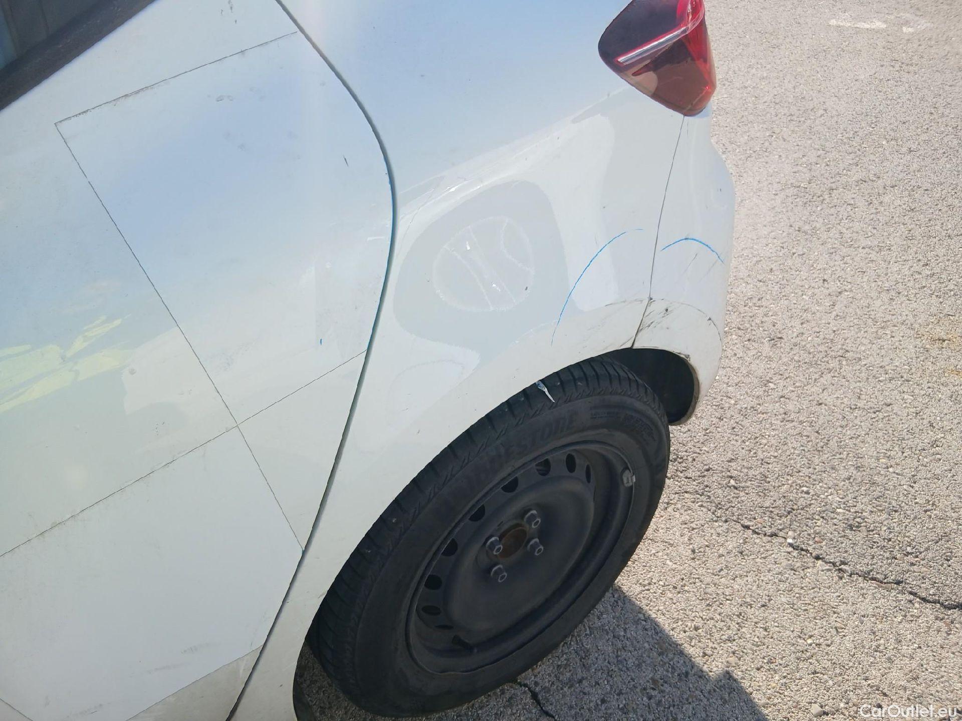  Renault  Clio RENAULT  / 2019 / 5P / berlina con portón Business TCe 74 kW (100CV) GLP #23