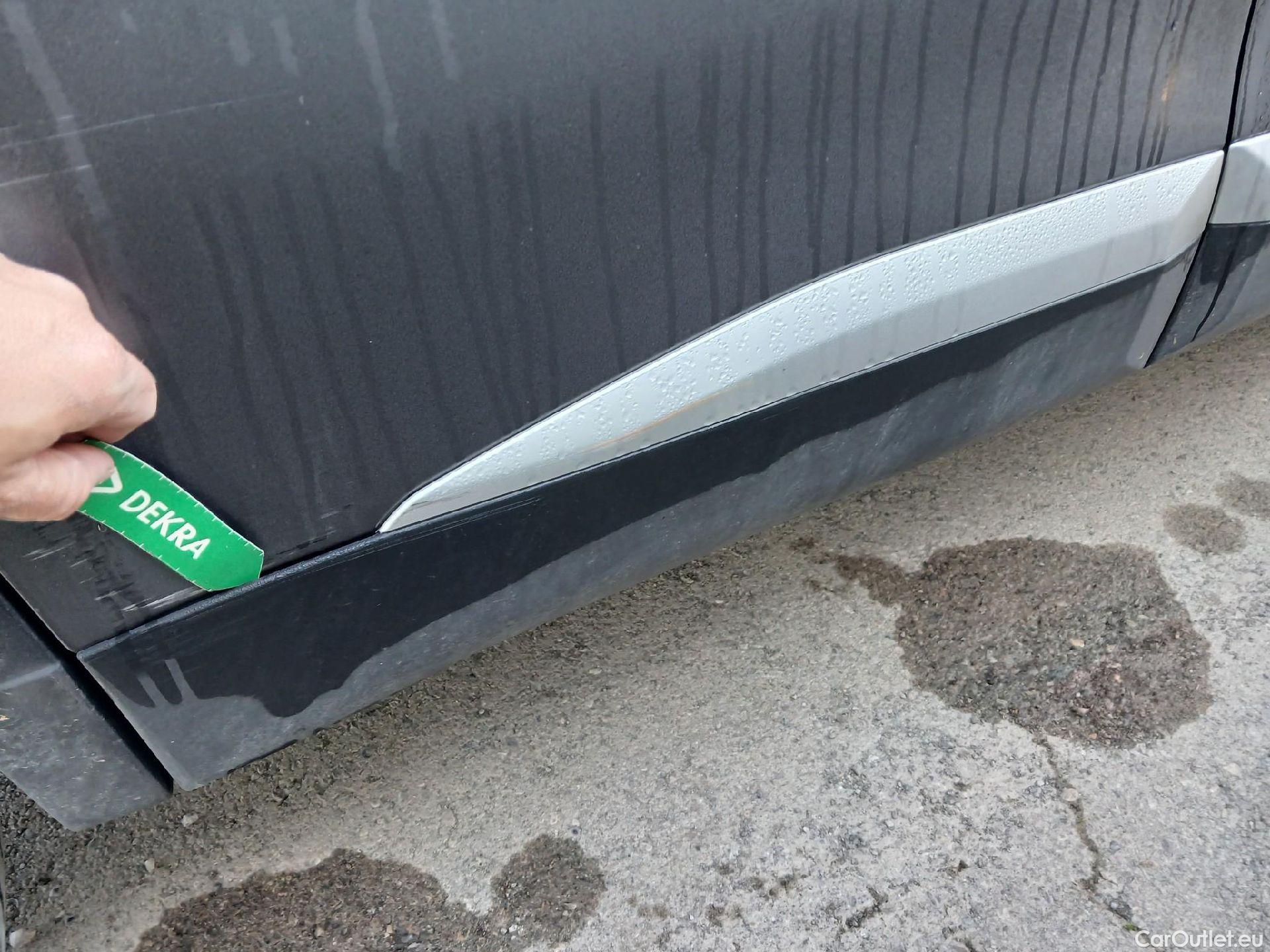  Peugeot  2008 PEUGEOT  / 2019 / 5P / todoterreno Allure Pack Puretech 130 S&S EAT8 (AC2) #34