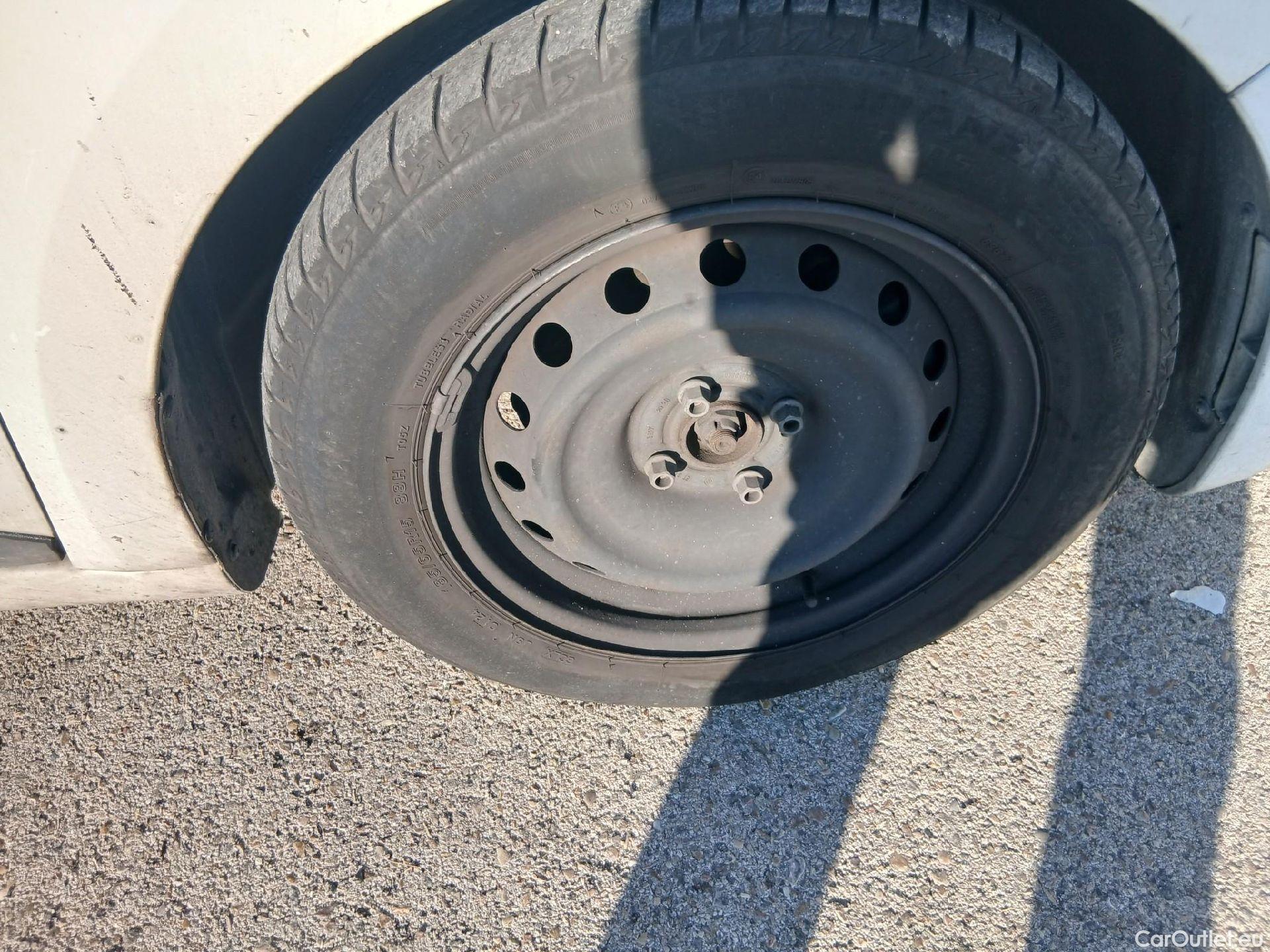  Renault  Clio RENAULT  / 2019 / 5P / berlina con portón Business TCe 74 kW (100CV) GLP #9