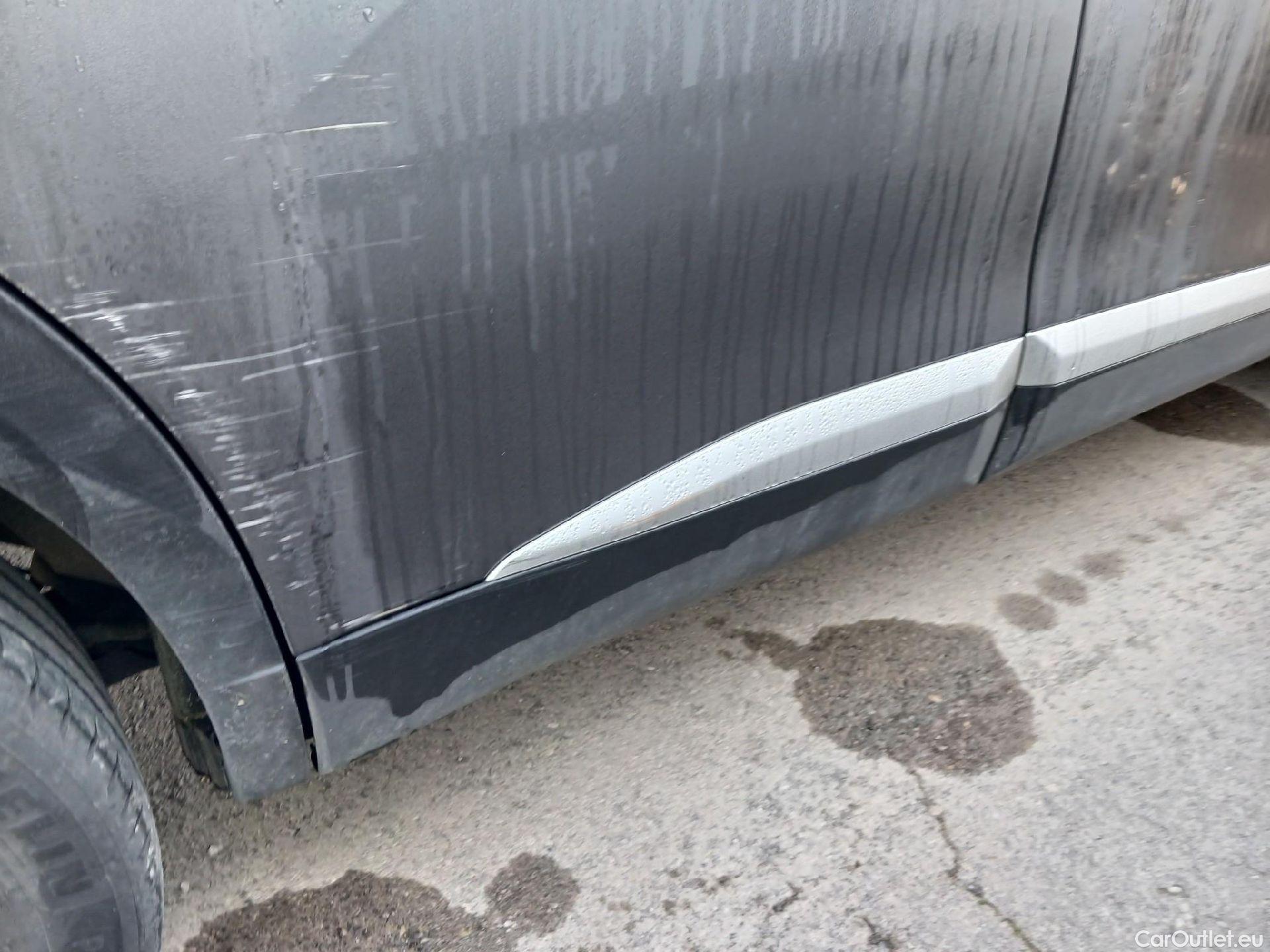  Peugeot  2008 PEUGEOT  / 2019 / 5P / todoterreno Allure Pack Puretech 130 S&S EAT8 (AC2) #35