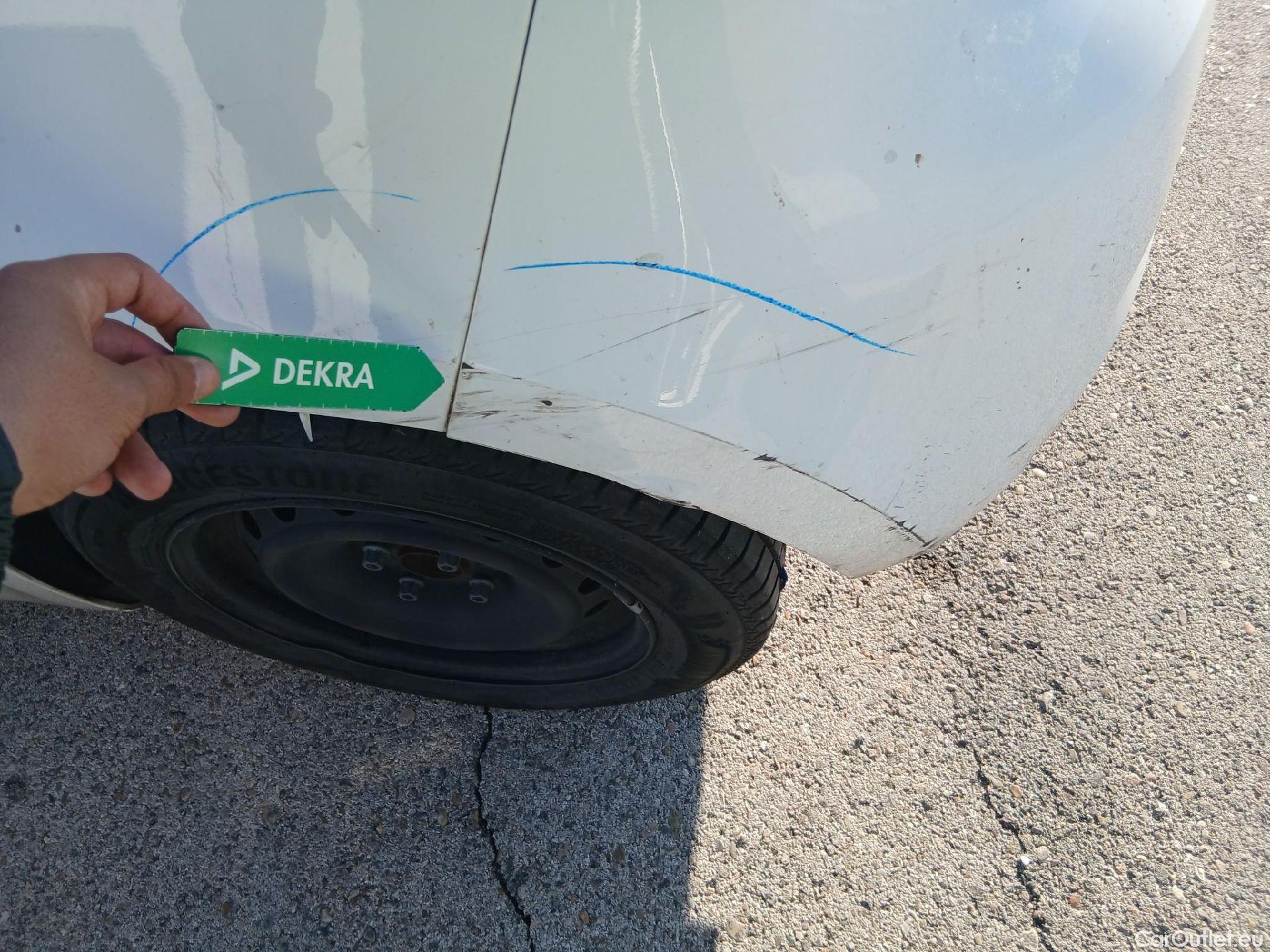  Renault  Clio RENAULT  / 2019 / 5P / berlina con portón Business TCe 74 kW (100CV) GLP #26