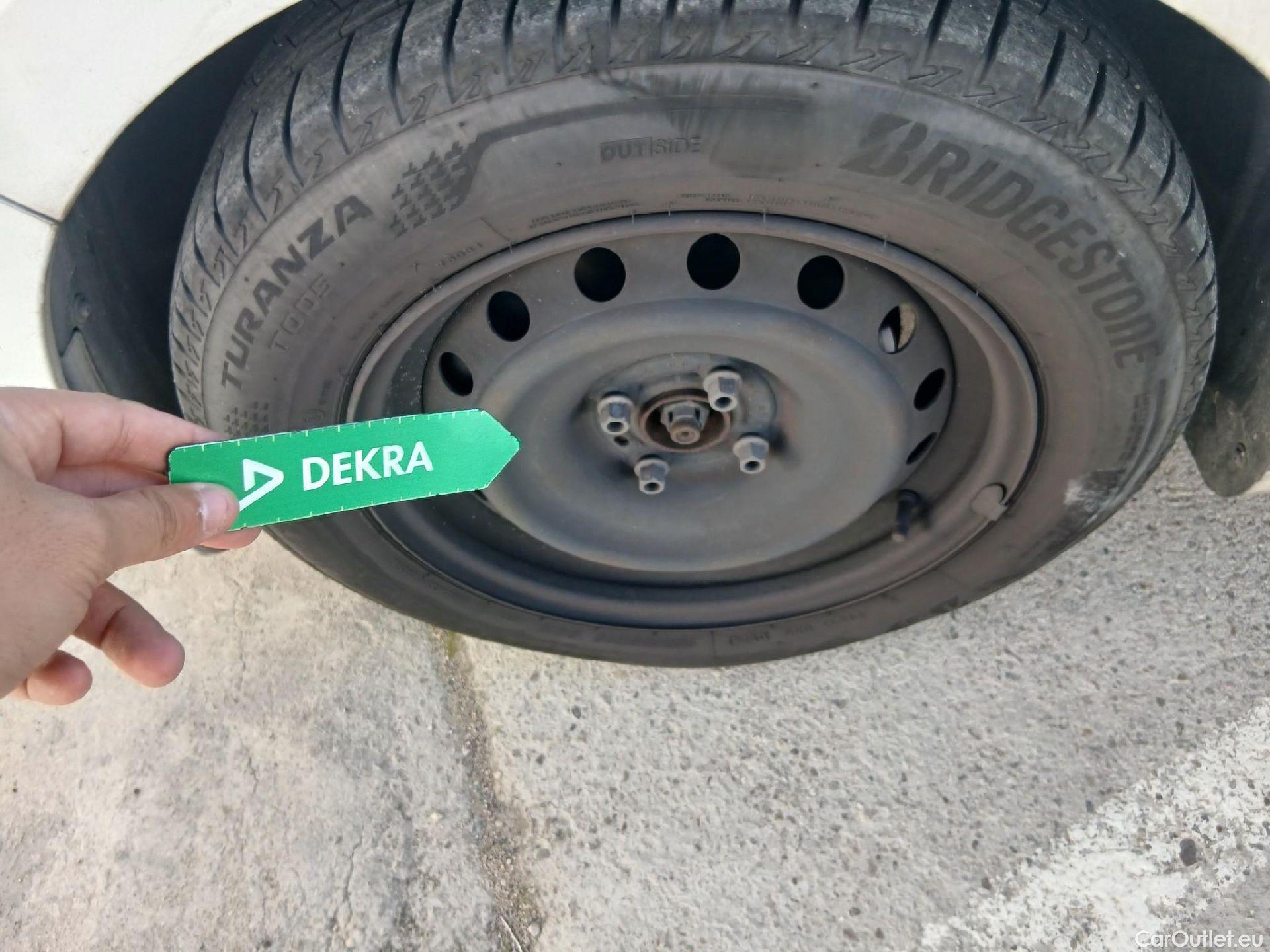  Renault  Clio RENAULT  / 2019 / 5P / berlina con portón Business TCe 74 kW (100CV) GLP #1