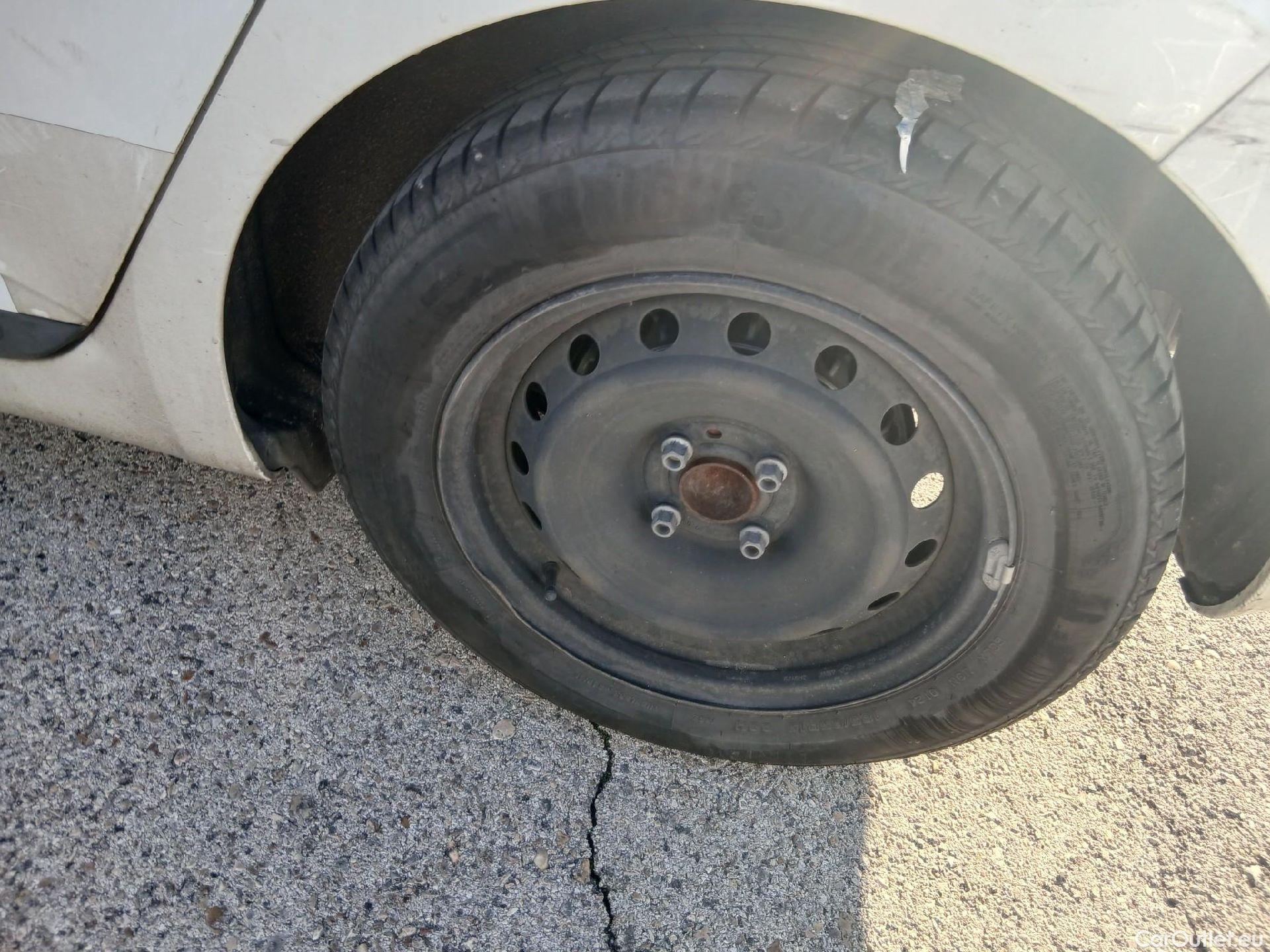  Renault  Clio RENAULT  / 2019 / 5P / berlina con portón Business TCe 74 kW (100CV) GLP #5