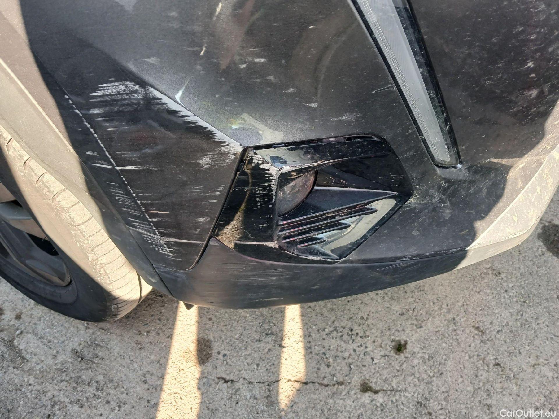  Peugeot  2008 PEUGEOT  / 2019 / 5P / todoterreno Allure Pack Puretech 130 S&S EAT8 (AC2) #5