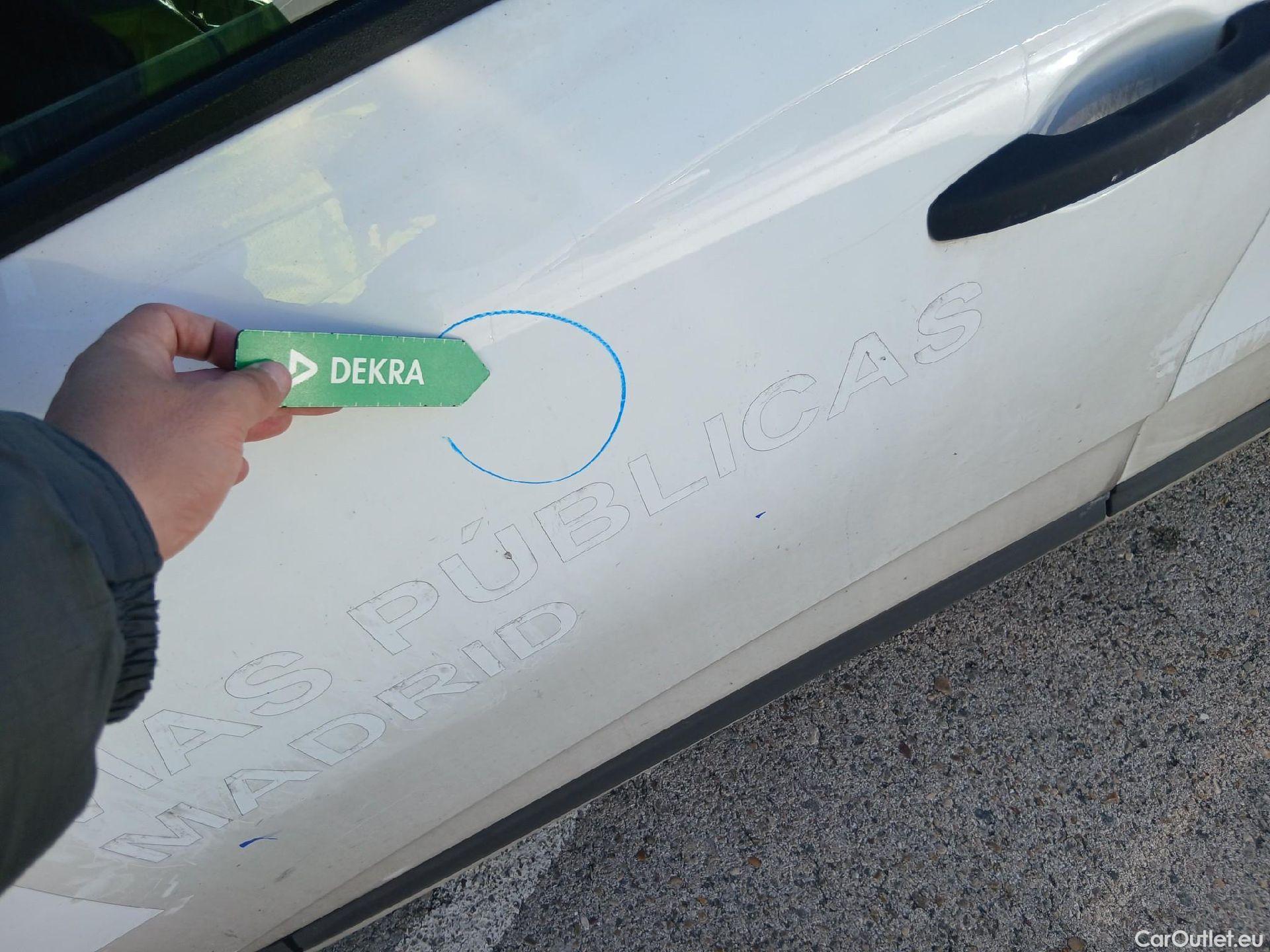  Renault  Clio RENAULT  / 2019 / 5P / berlina con portón Business TCe 74 kW (100CV) GLP #15