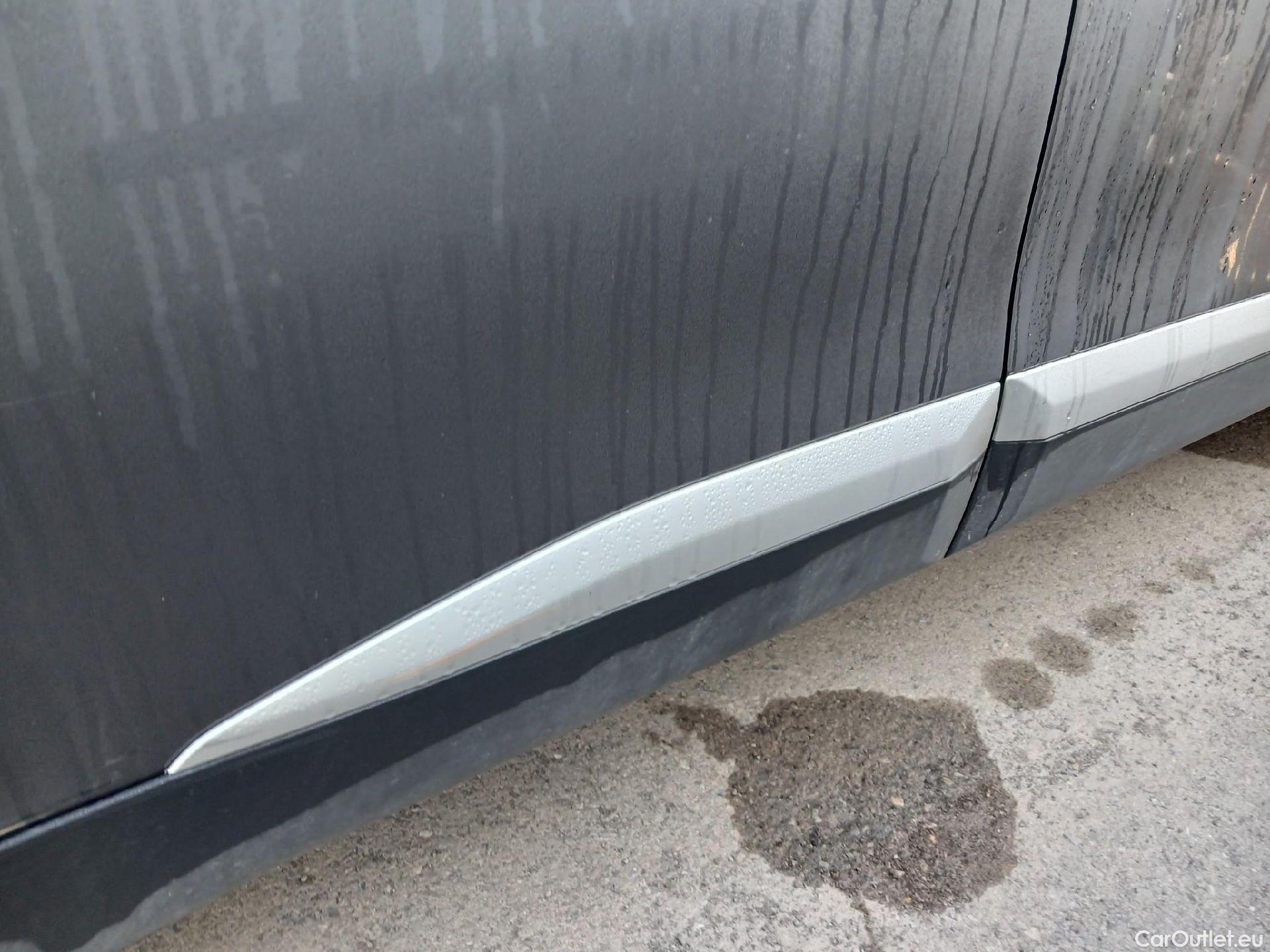  Peugeot  2008 PEUGEOT  / 2019 / 5P / todoterreno Allure Pack Puretech 130 S&S EAT8 (AC2) #36