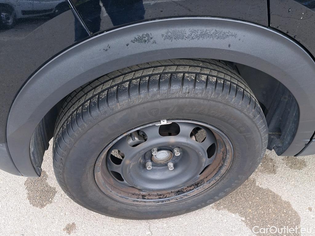  Peugeot  2008 PEUGEOT  / 2019 / 5P / todoterreno Active BlueHDI 81kW (110CV) #42