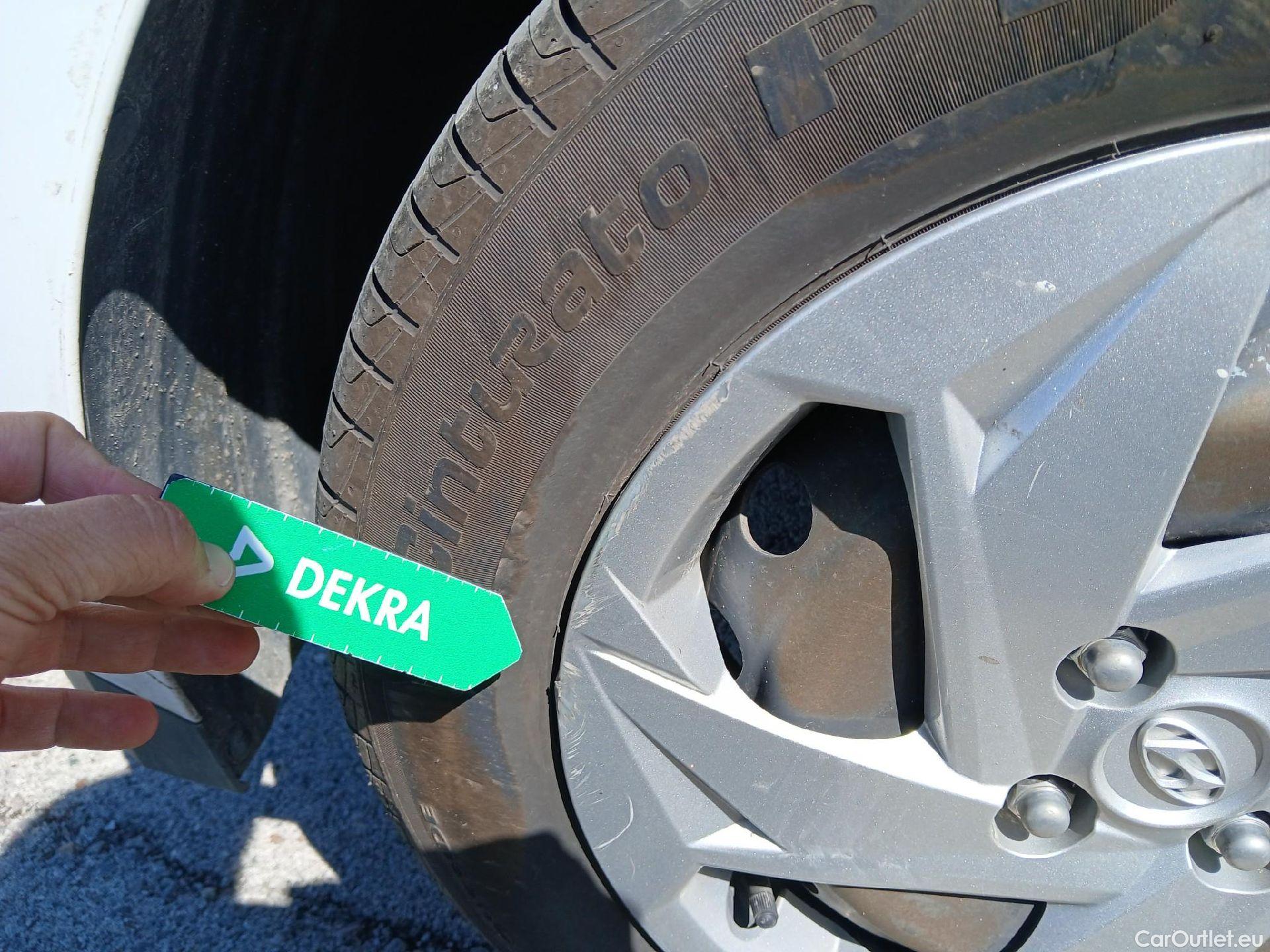  Hyundai  i20 HYUNDAI  / 2020 / 5P / berlina con portón 1.0 TGDI 74kW (100CV) 48V Essence #21