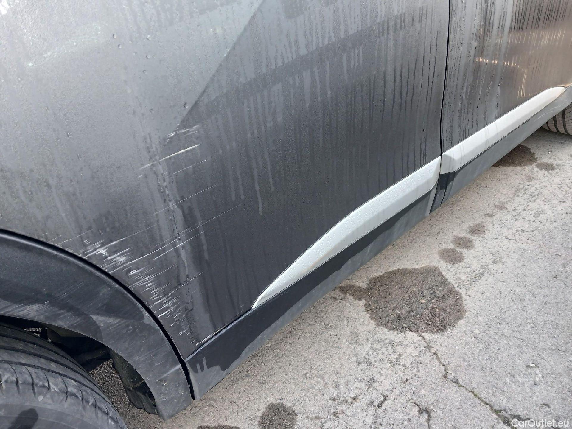  Peugeot  2008 PEUGEOT  / 2019 / 5P / todoterreno Allure Pack Puretech 130 S&S EAT8 (AC2) #33