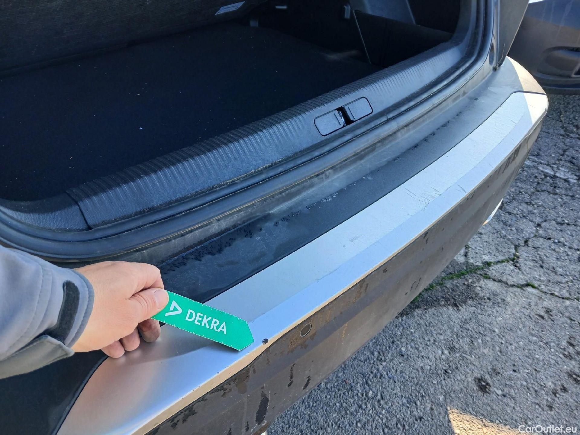  Peugeot  2008 PEUGEOT  / 2019 / 5P / todoterreno Allure Pack Puretech 130 S&S EAT8 (AC2) #29