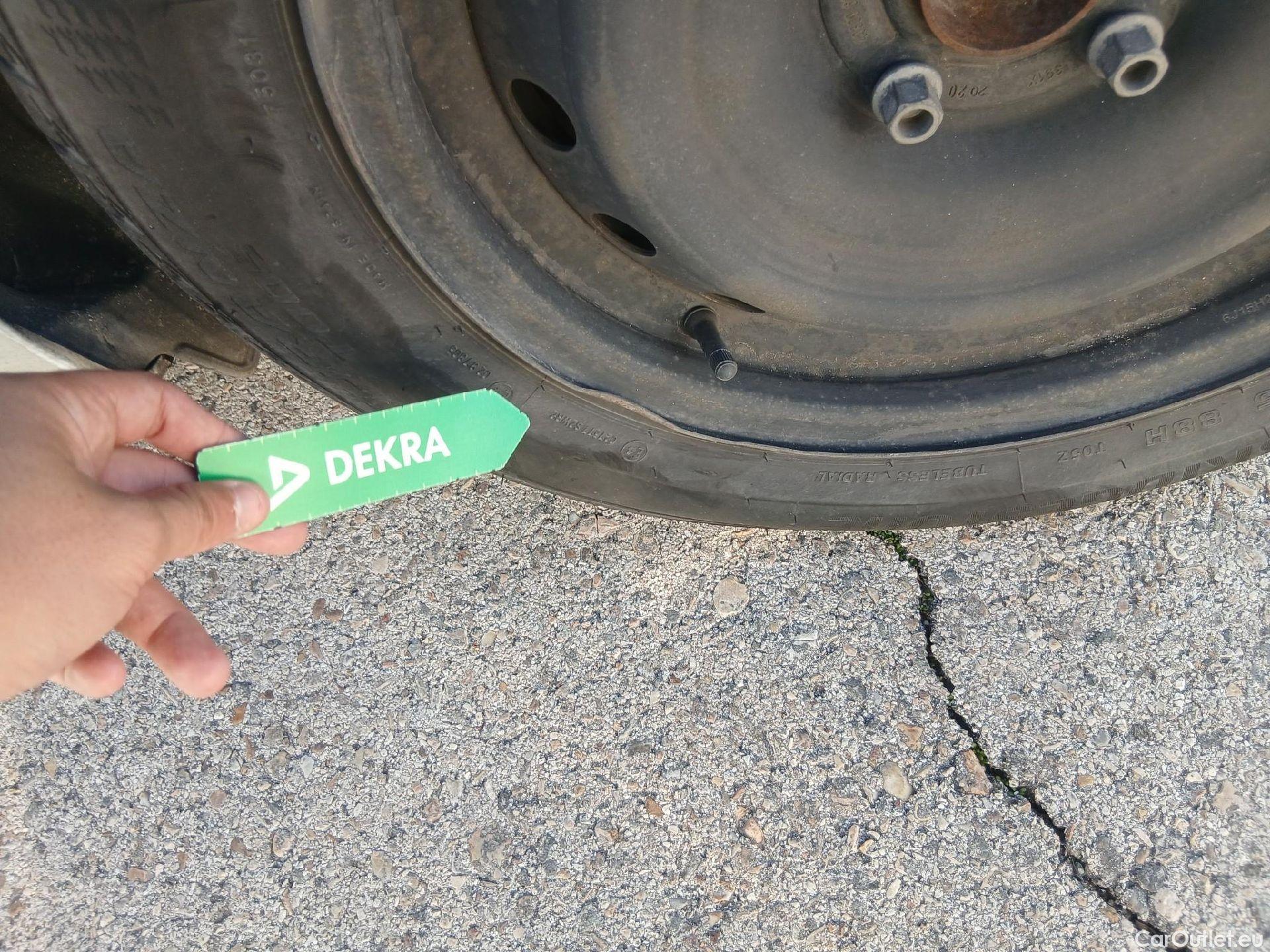  Renault  Clio RENAULT  / 2019 / 5P / berlina con portón Business TCe 74 kW (100CV) GLP #6