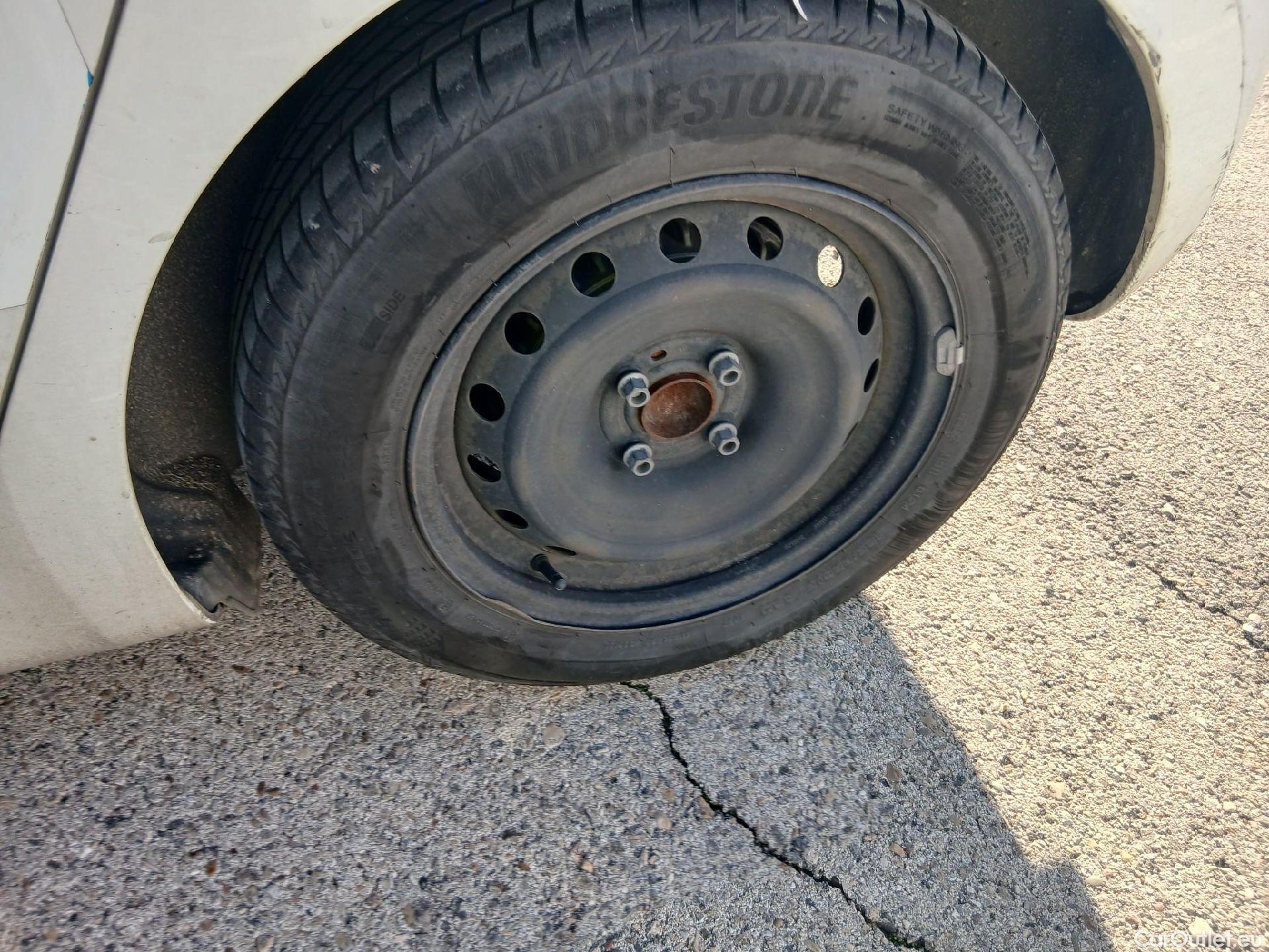  Renault  Clio RENAULT  / 2019 / 5P / berlina con portón Business TCe 74 kW (100CV) GLP #4