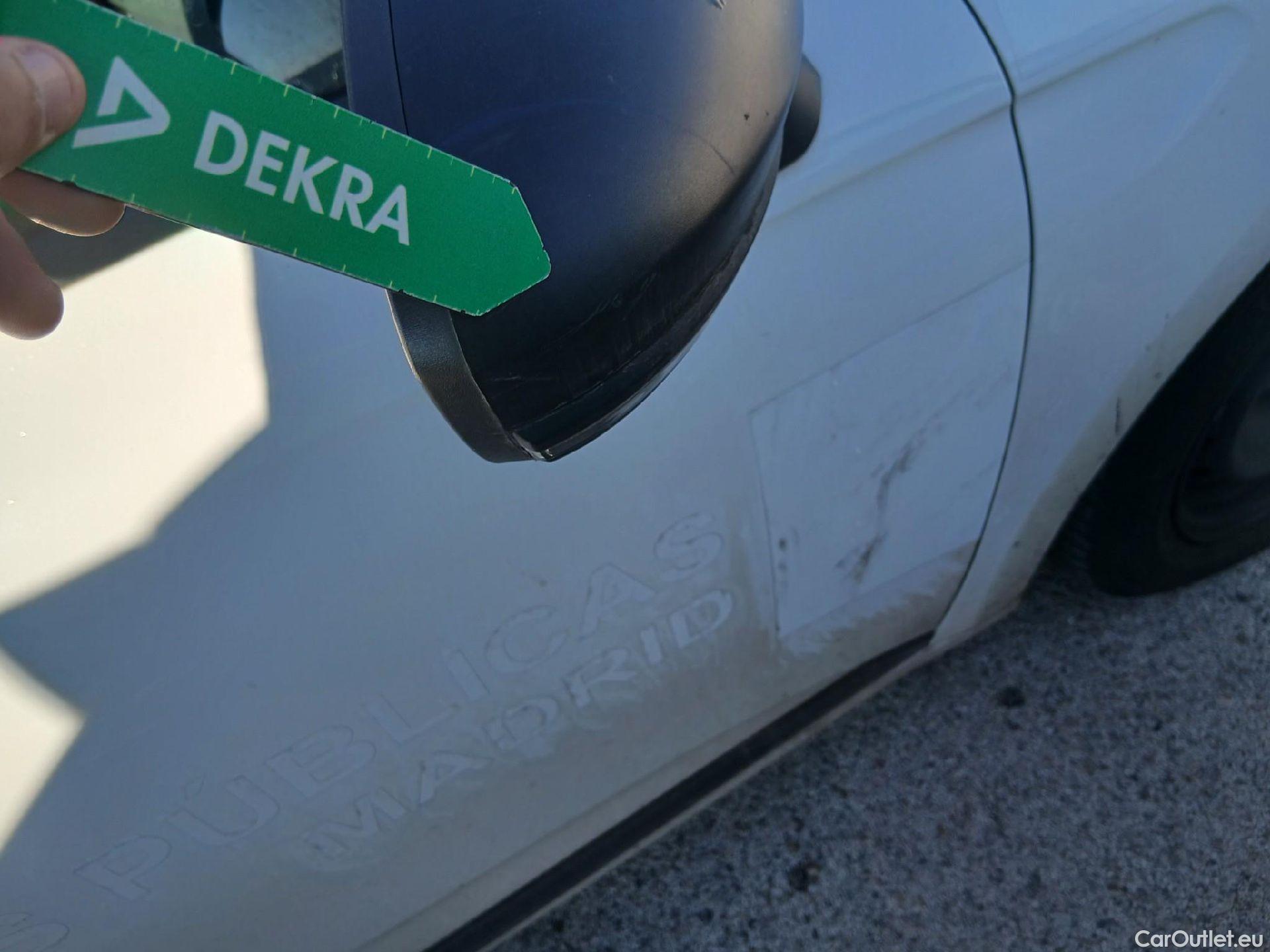  Renault  Clio RENAULT  / 2019 / 5P / berlina con portón Business TCe 74 kW (100CV) GLP #29