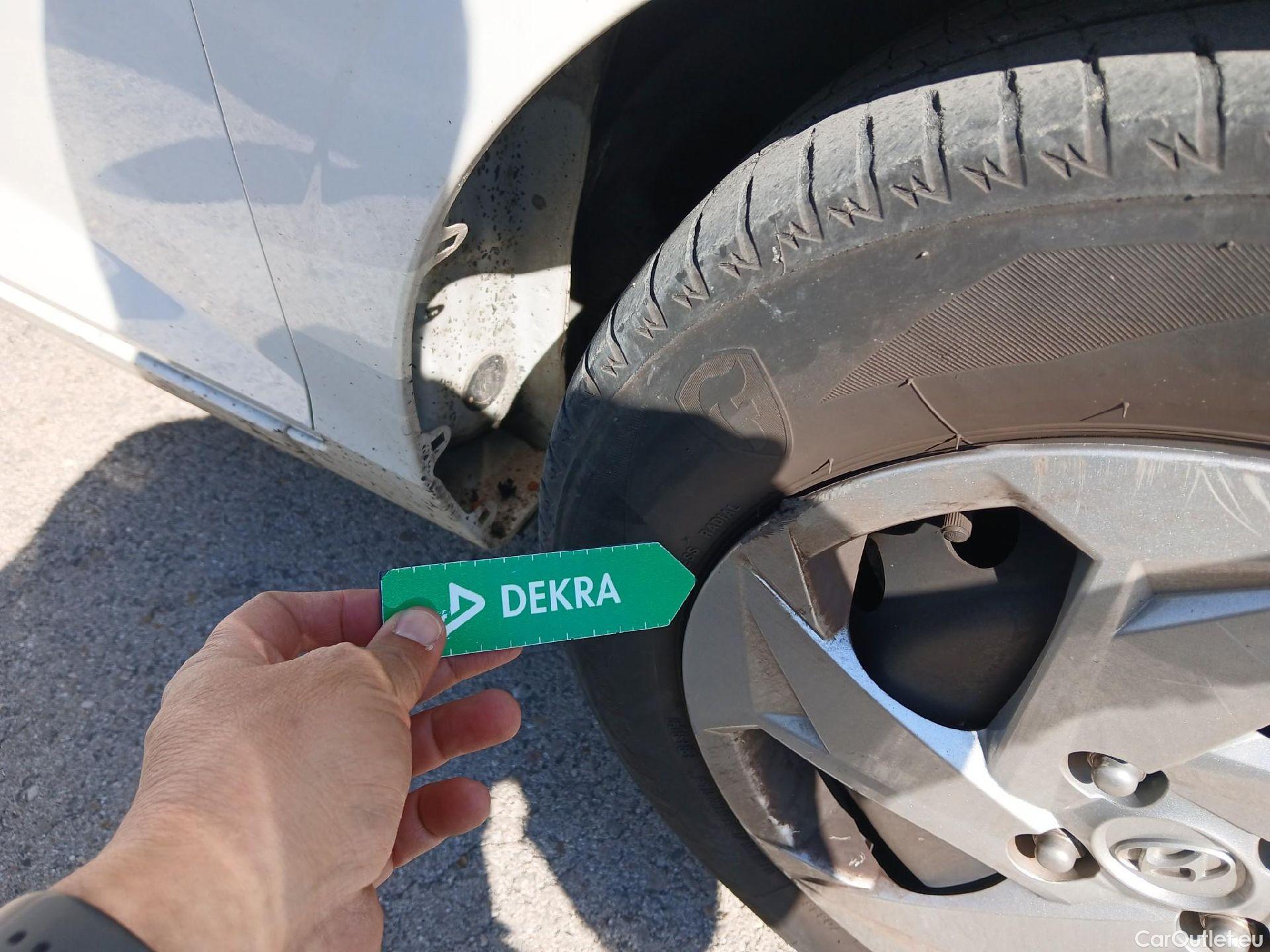  Hyundai  i20 HYUNDAI  / 2020 / 5P / berlina con portón 1.0 TGDI 74kW (100CV) 48V Essence #24