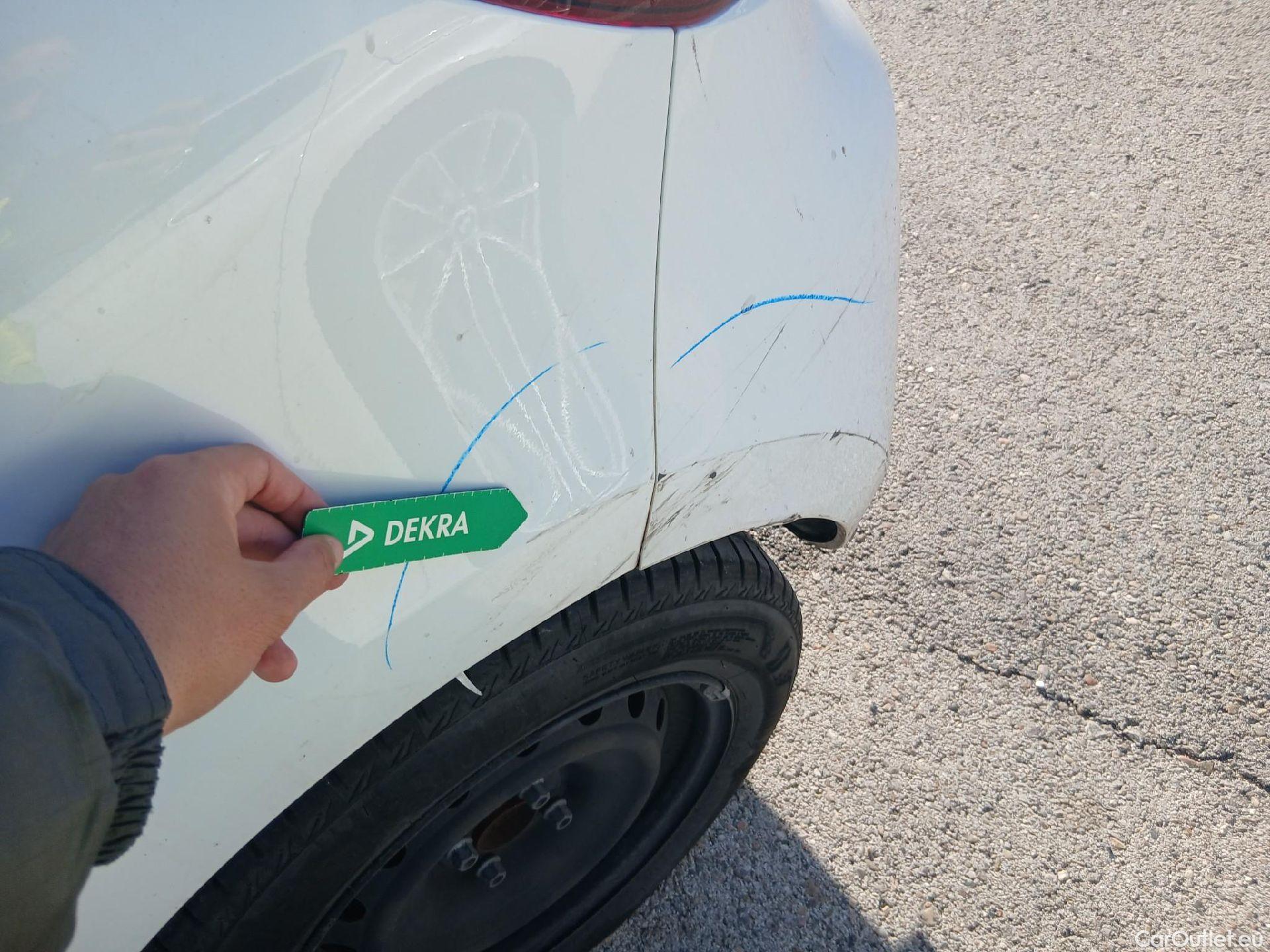  Renault  Clio RENAULT  / 2019 / 5P / berlina con portón Business TCe 74 kW (100CV) GLP #24