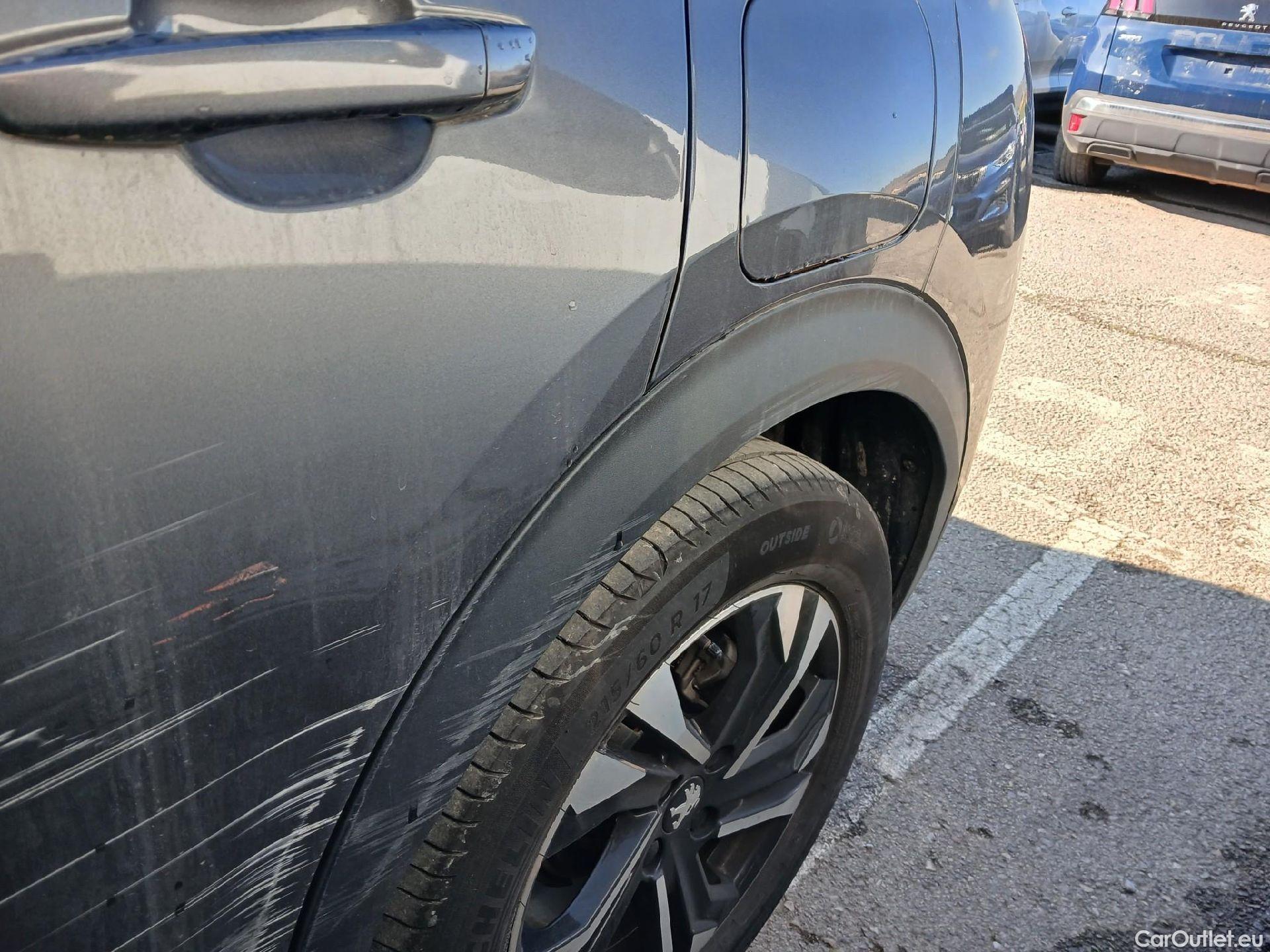  Peugeot  2008 PEUGEOT  / 2019 / 5P / todoterreno Allure Pack Puretech 130 S&S EAT8 (AC2) #23