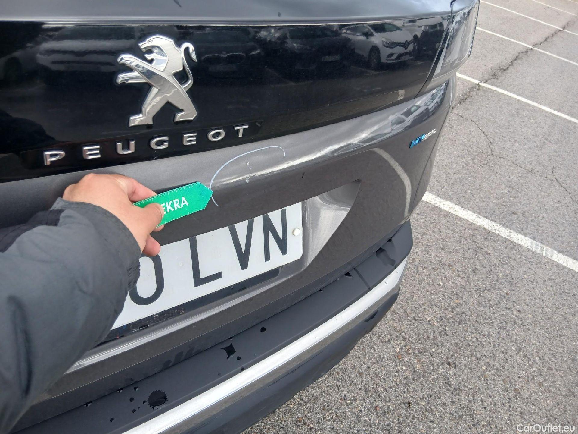  Peugeot  3008 PEUGEOT  Hybrid / 2020 / 5P / todoterreno 225 e-EAT8 Allure (AC2) #16