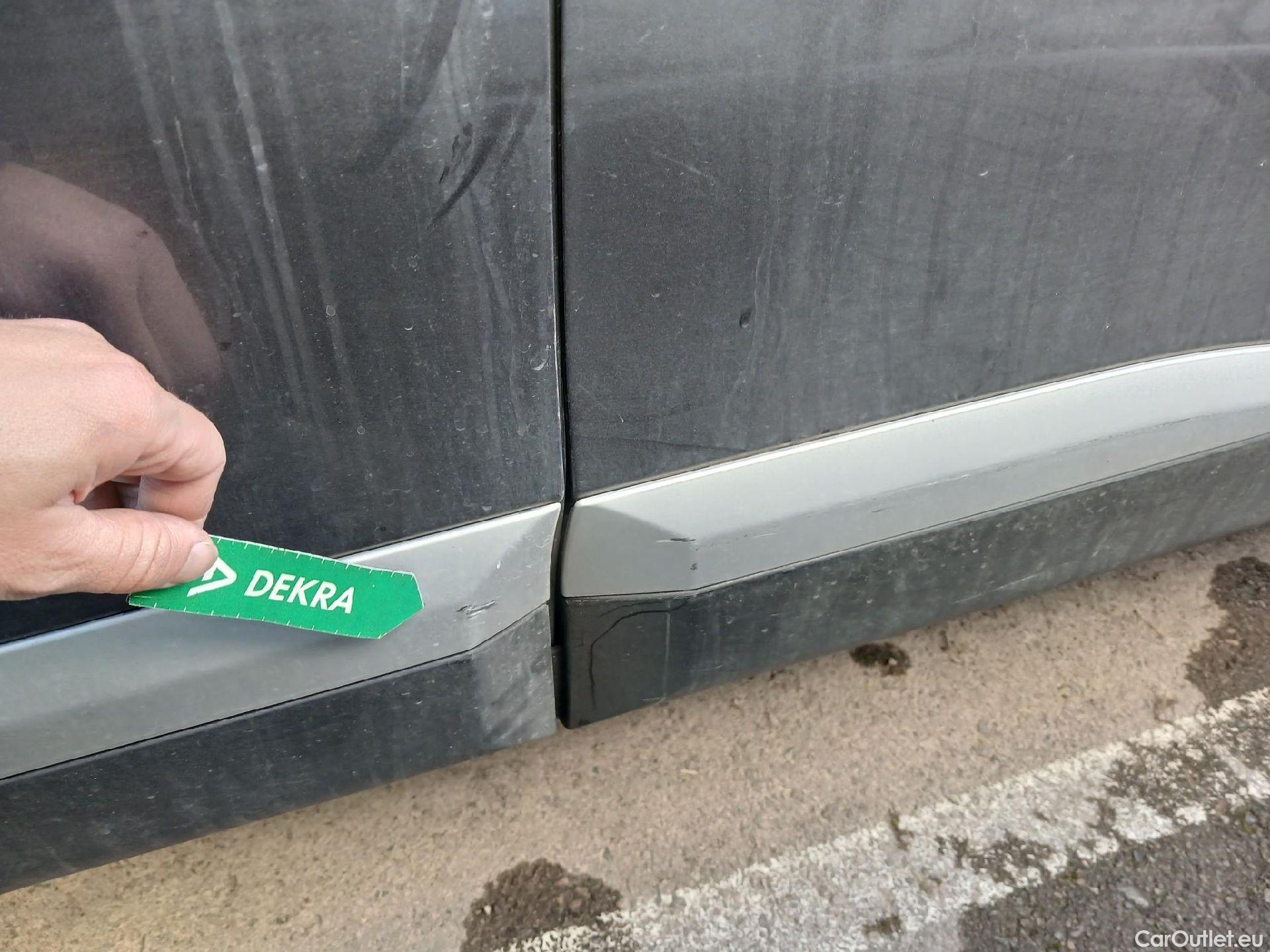  Peugeot  2008 PEUGEOT  / 2019 / 5P / todoterreno Allure Pack Puretech 130 S&S EAT8 (AC2) #17