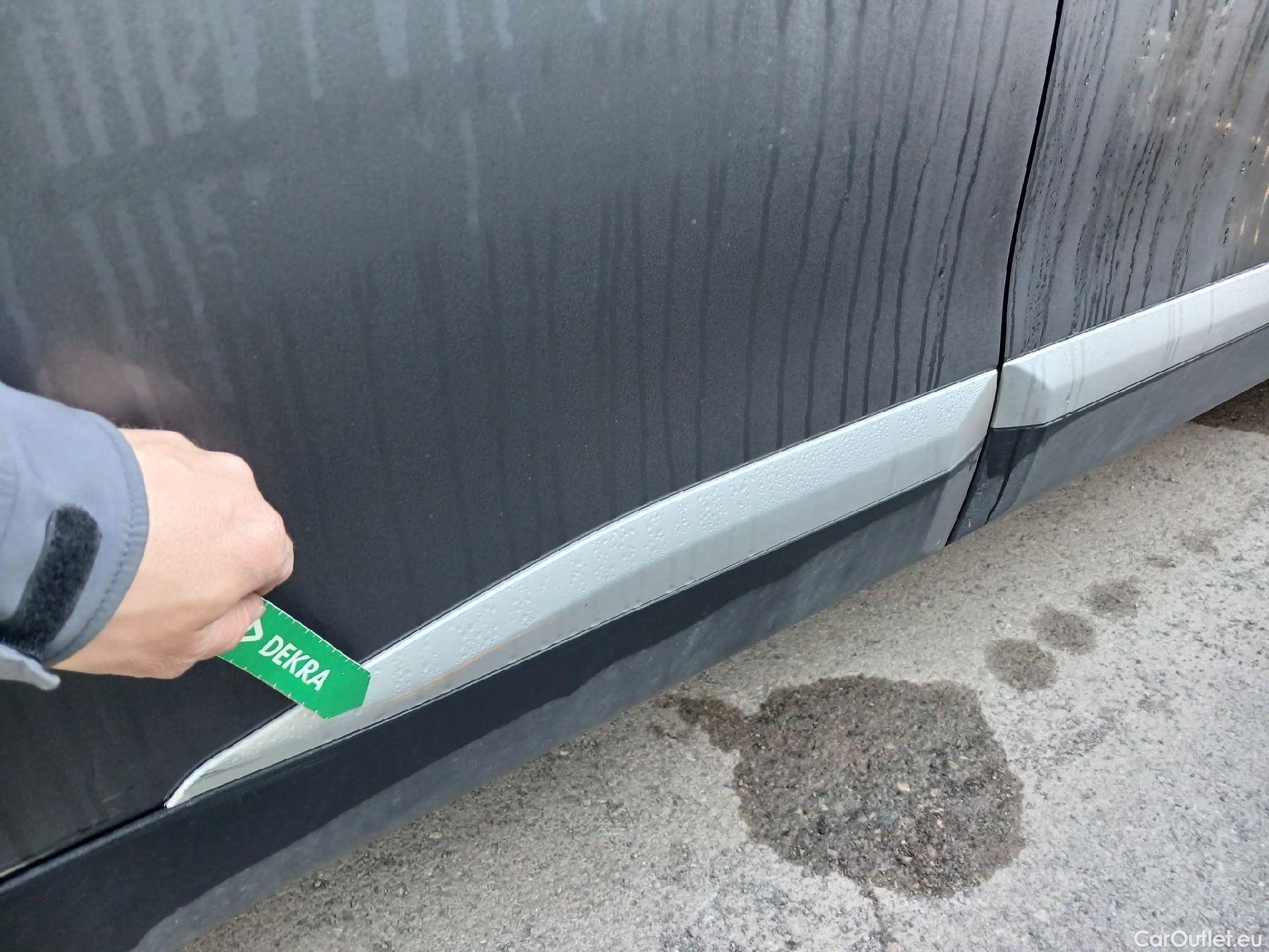  Peugeot  2008 PEUGEOT  / 2019 / 5P / todoterreno Allure Pack Puretech 130 S&S EAT8 (AC2) #37