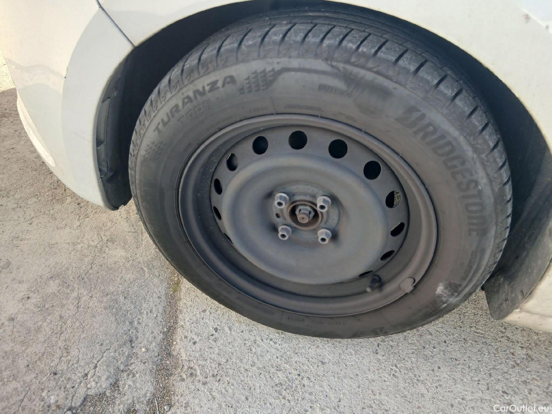  Renault  Clio RENAULT  / 2019 / 5P / berlina con portón Business TCe 74 kW (100CV) GLP #2