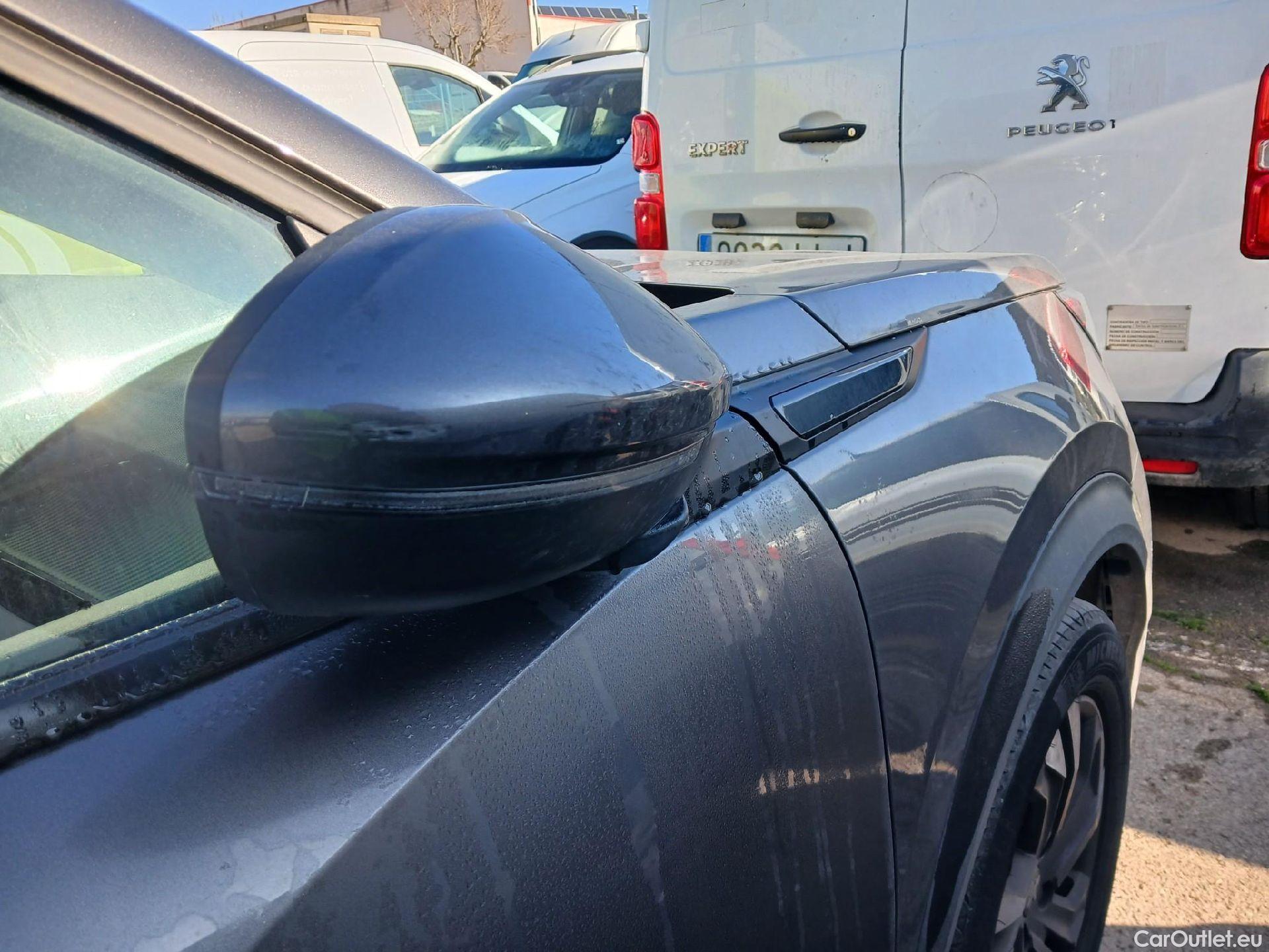  Peugeot  2008 PEUGEOT  / 2019 / 5P / todoterreno Allure Pack Puretech 130 S&S EAT8 (AC2) #41