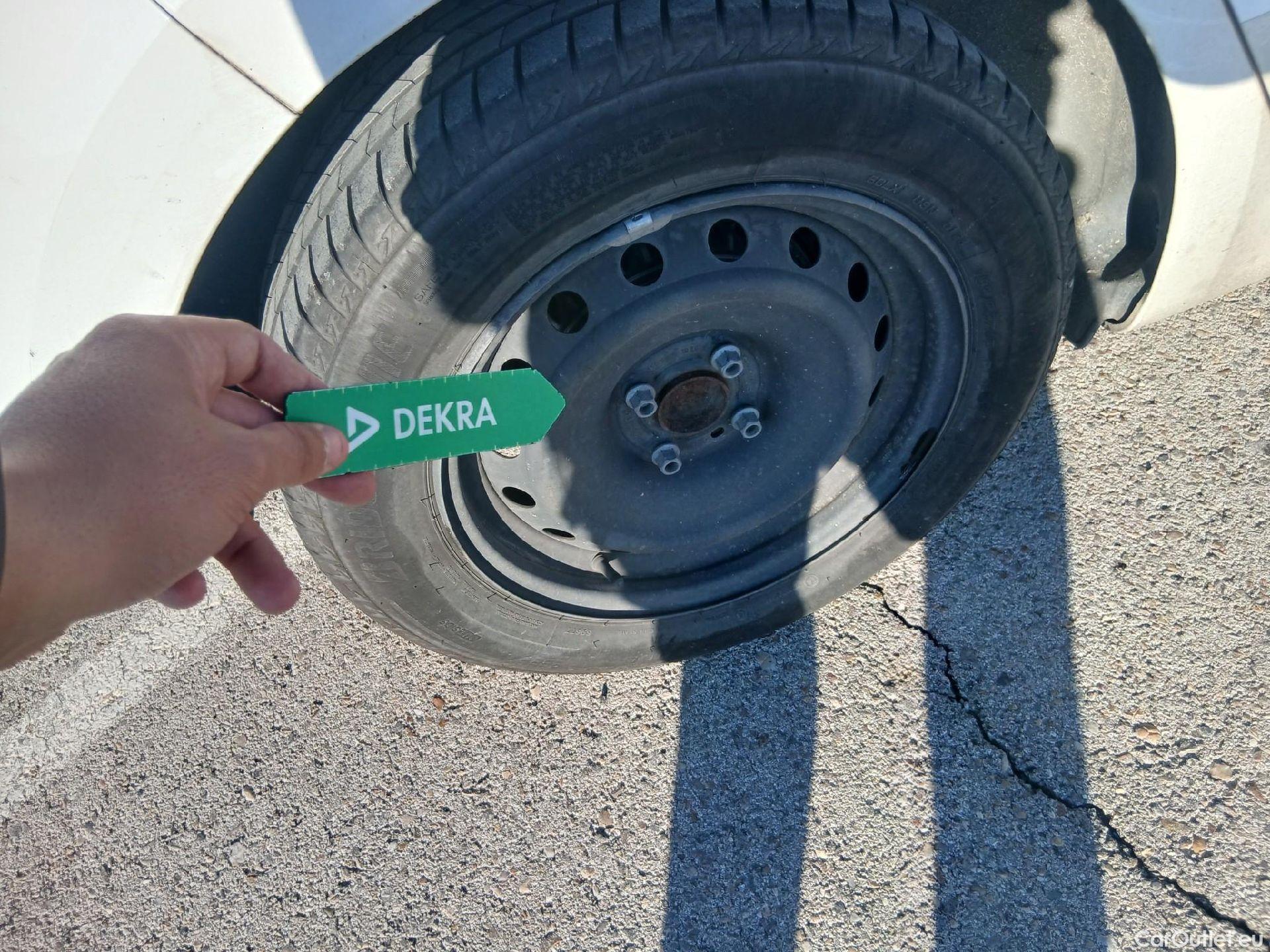  Renault  Clio RENAULT  / 2019 / 5P / berlina con portón Business TCe 74 kW (100CV) GLP #8