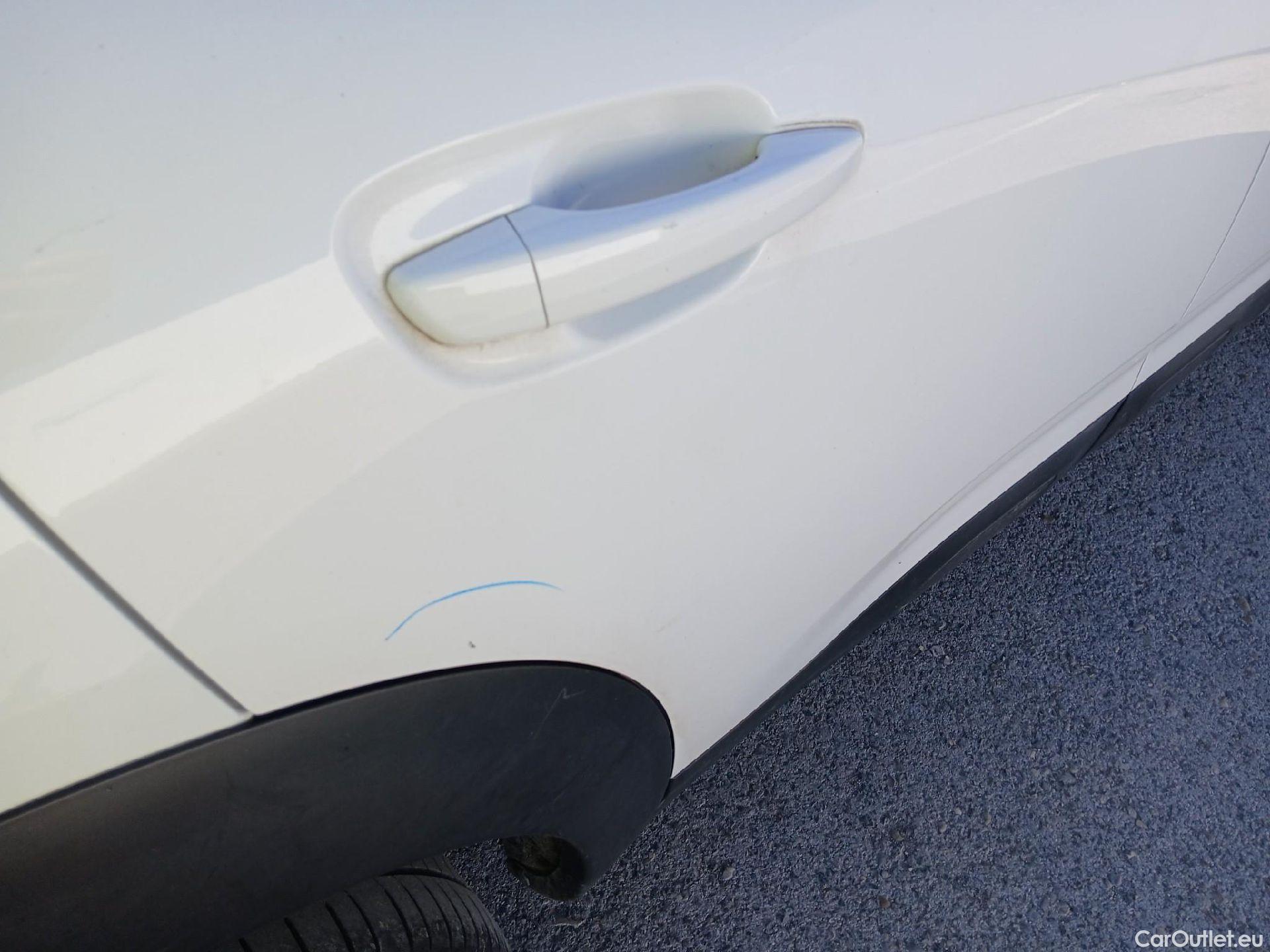  Citroen  C4 Cactus CITROEN  / 2018 / 5P / berlina con portón BlueHDi 73KW (100CV) Feel #24