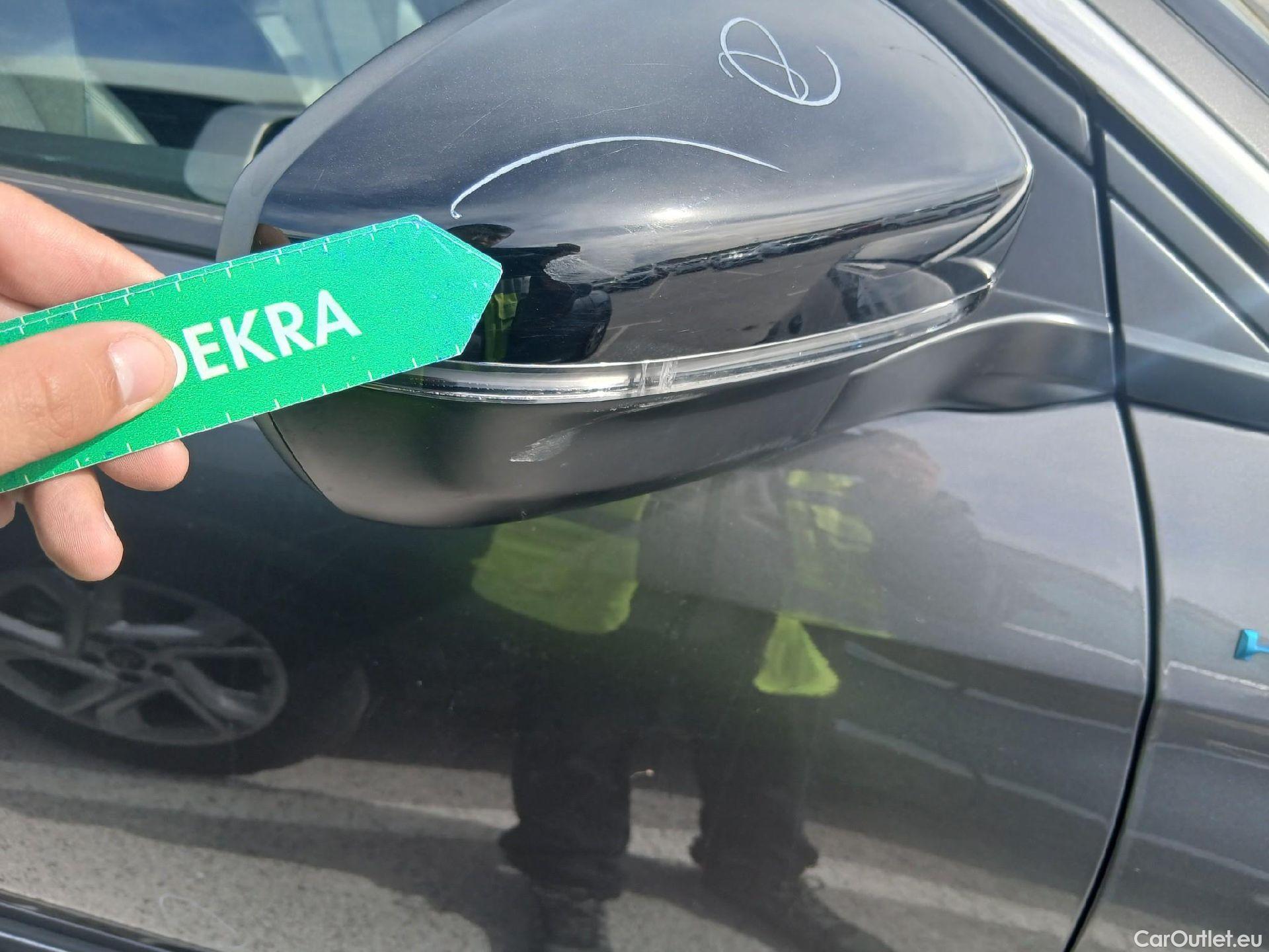  Peugeot  3008 PEUGEOT  Hybrid / 2020 / 5P / todoterreno 225 e-EAT8 Allure (AC2) #47