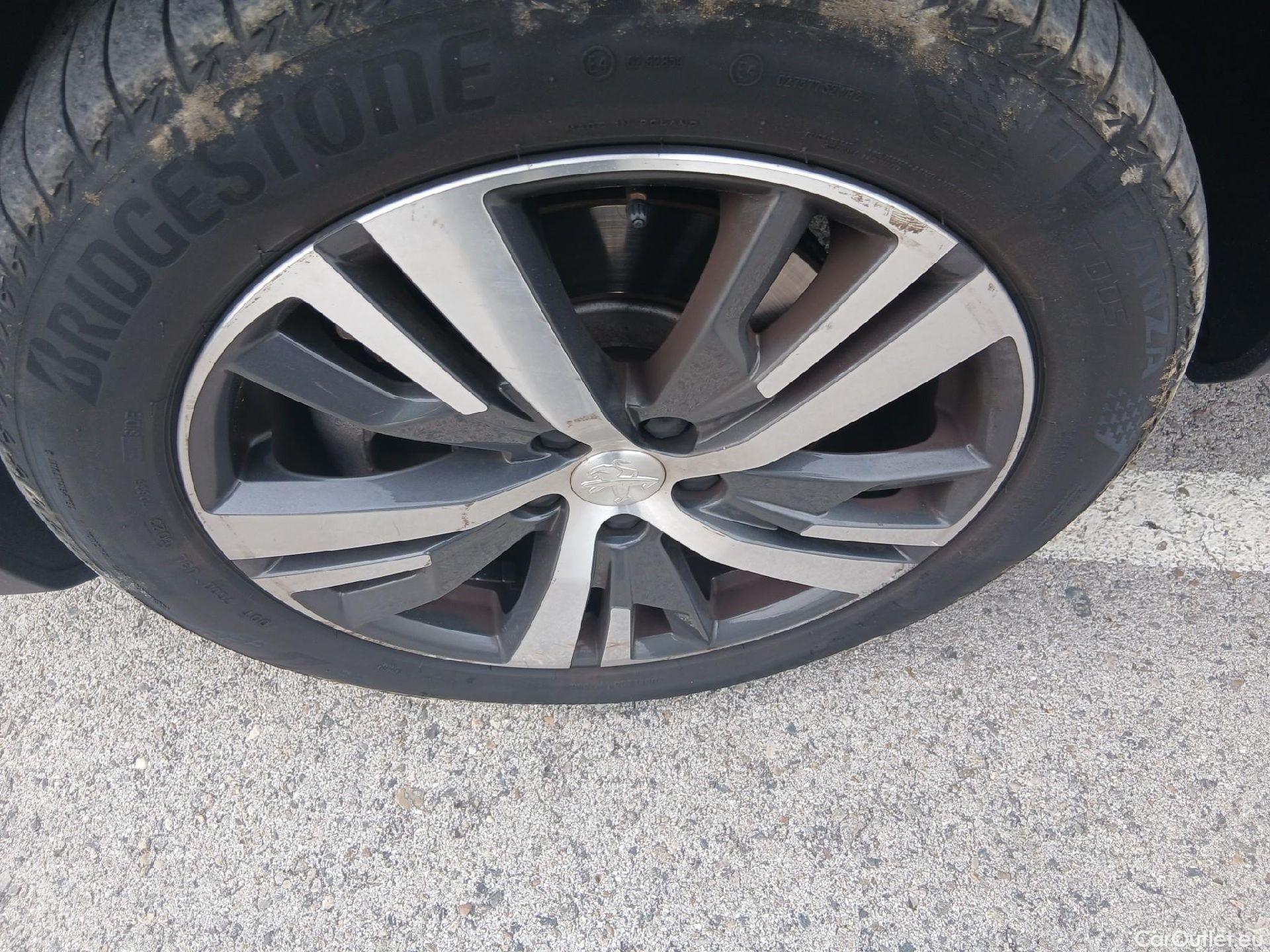  Peugeot  3008 PEUGEOT  Hybrid / 2020 / 5P / todoterreno 225 e-EAT8 Allure (AC2) #20