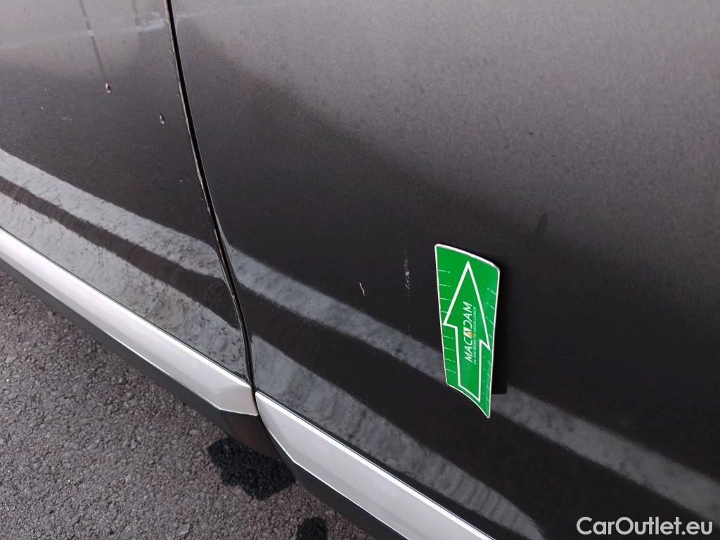  Peugeot  2008 PEUGEOT  / 2019 / 5P / todoterreno Allure Pack BlueHDI 81kW (110CV) (AC) #18