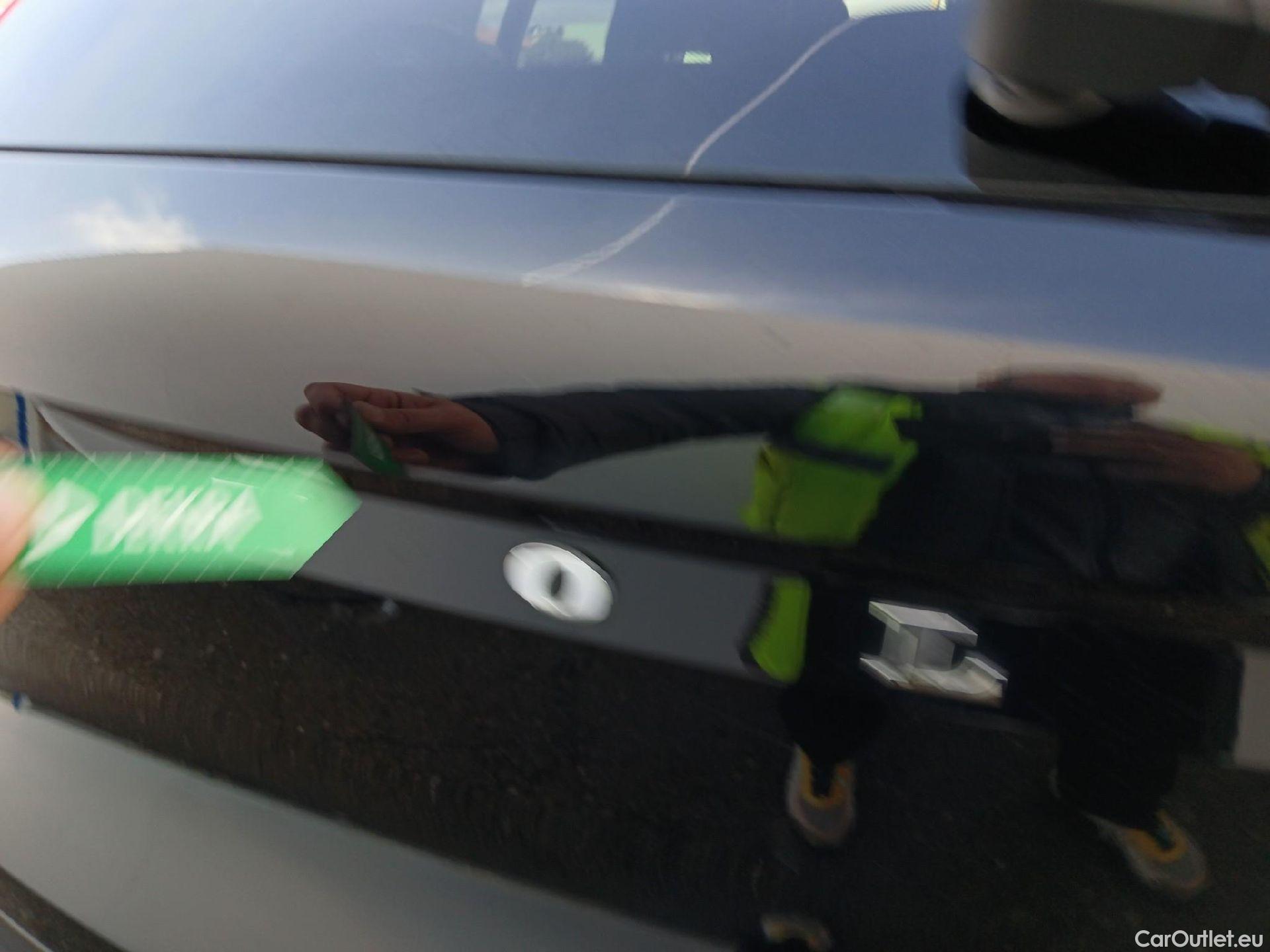  Volvo  XC 40 VOLVO XC40 / 2017 / 5P / todoterreno 1.5 T4 Twin Recharge R-Design Exp Auto #29