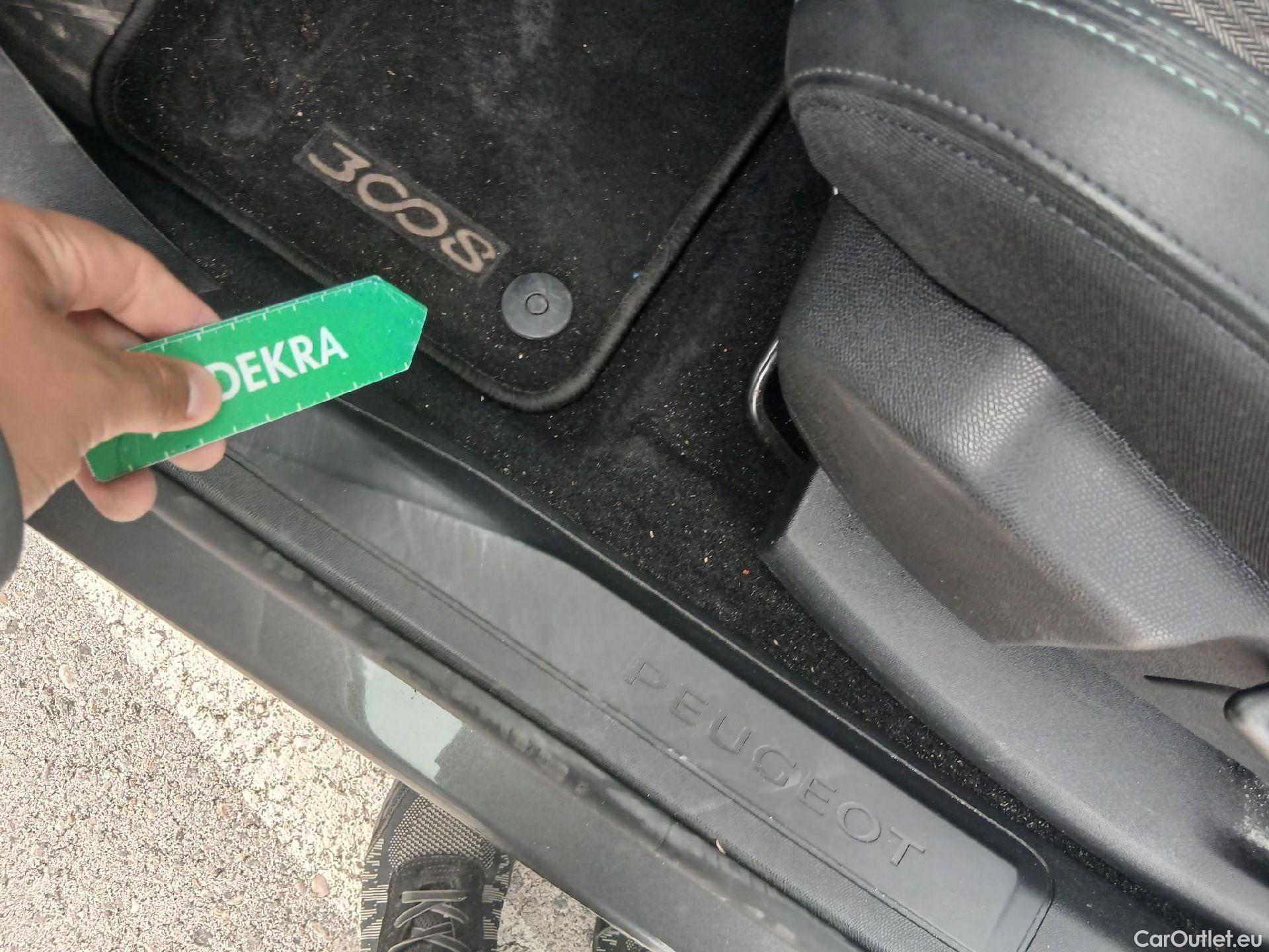  Peugeot  3008 PEUGEOT  Hybrid / 2020 / 5P / todoterreno 225 e-EAT8 Allure (AC2) #4