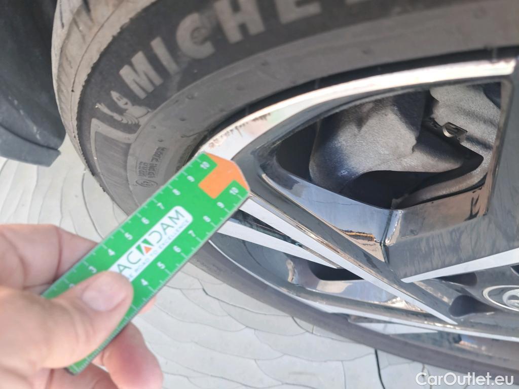  Toyota  C-HR TOYOTA  / 2019 / 5P / todoterreno 2.0 180H Advance #8