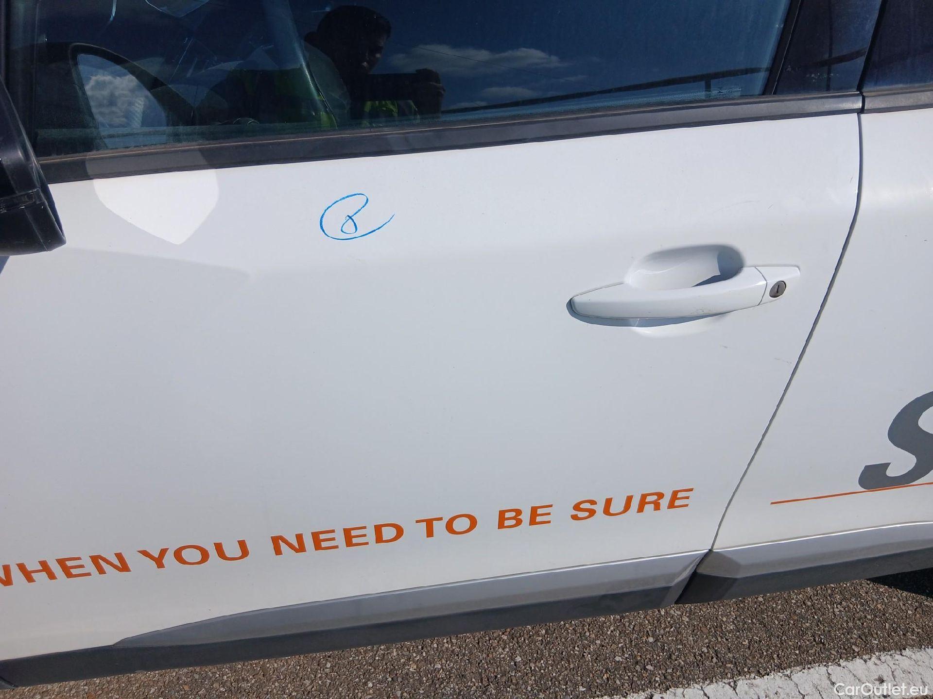  Peugeot  2008 PEUGEOT  / 2019 / 5P / todoterreno Allure BlueHDI 81kW (110CV) #25