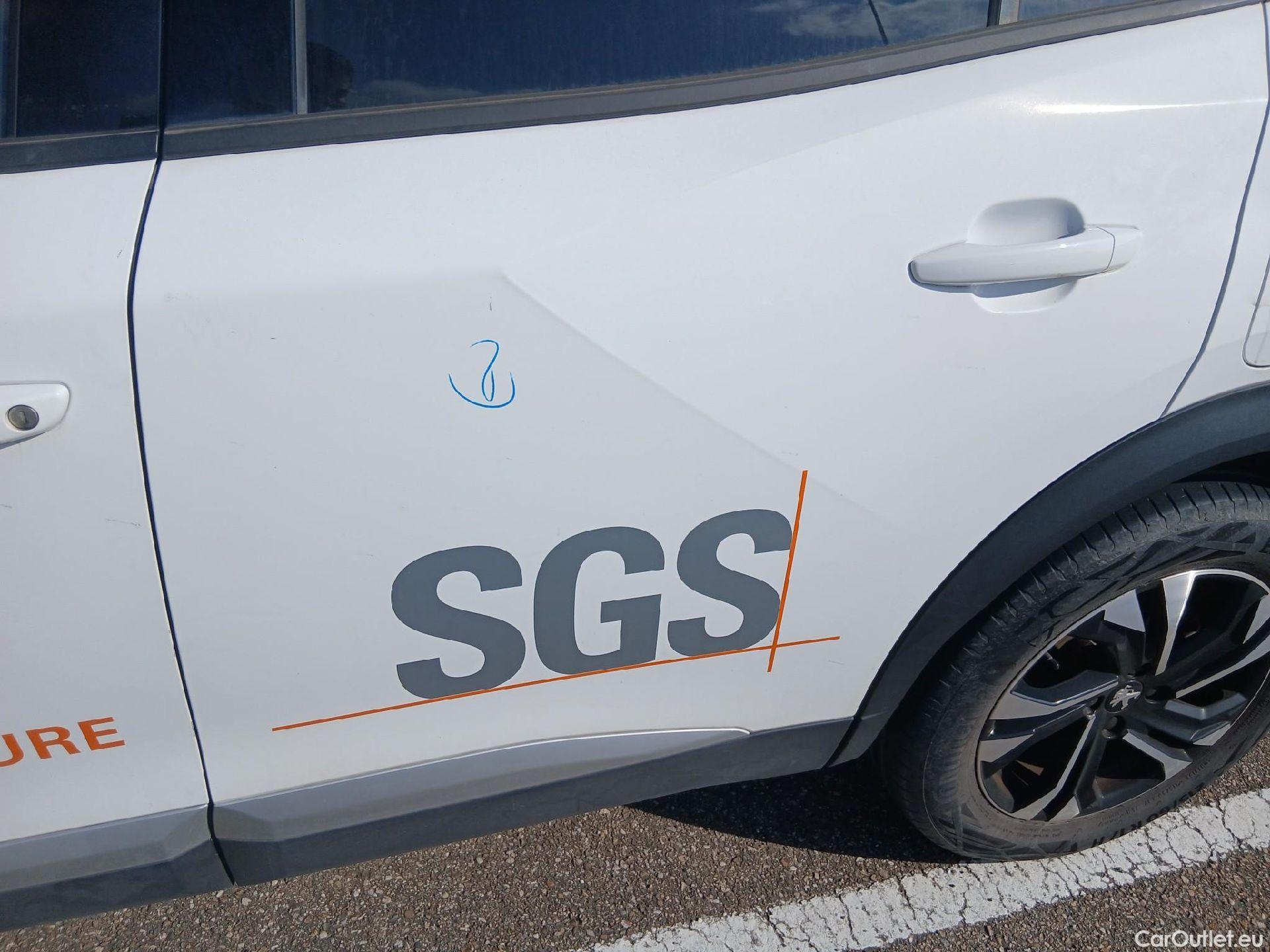  Peugeot  2008 PEUGEOT  / 2019 / 5P / todoterreno Allure BlueHDI 81kW (110CV) #27