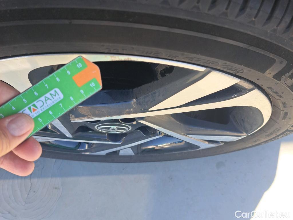  Toyota  C-HR TOYOTA  / 2019 / 5P / todoterreno 2.0 180H Advance #41