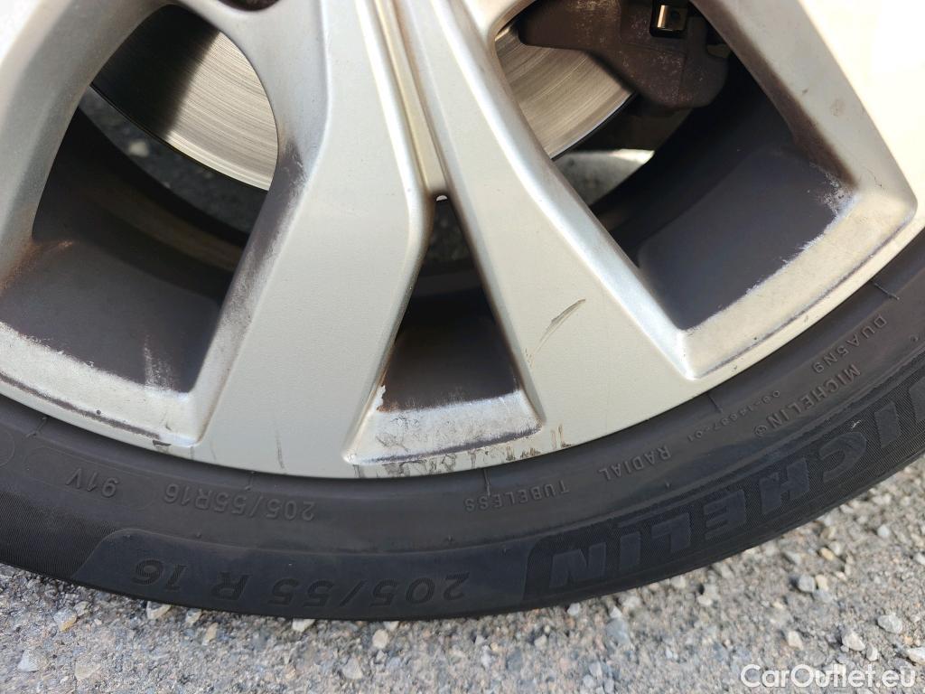  Renault  Megane RENAULT Mégane / 2015 / 5P / berlina con portón Limited Blue dCi 85 kW (115CV) #18