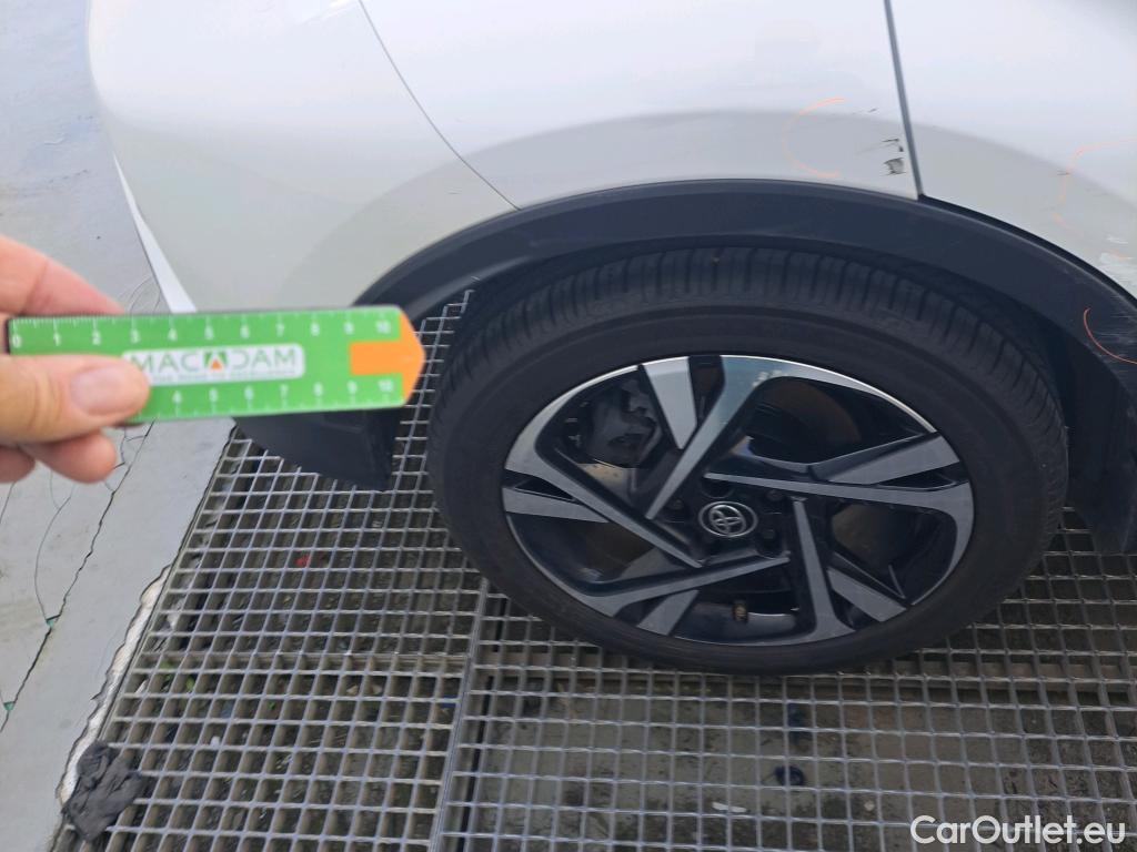  Toyota  C-HR TOYOTA  / 2019 / 5P / todoterreno 2.0 180H Advance #32