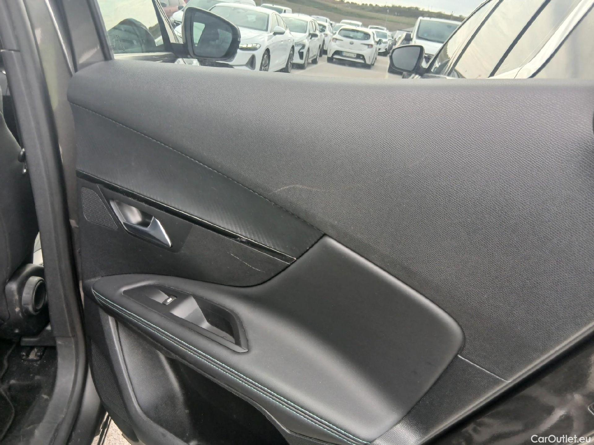  Peugeot  3008 PEUGEOT  Hybrid / 2020 / 5P / todoterreno 225 e-EAT8 Allure (AC2) #1